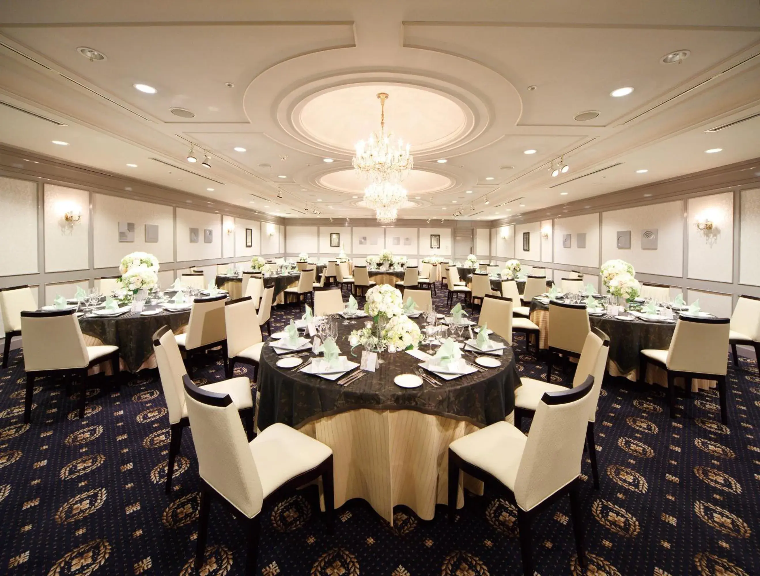 Restaurant/places to eat, Banquet Facilities in Hotel Awina Osaka