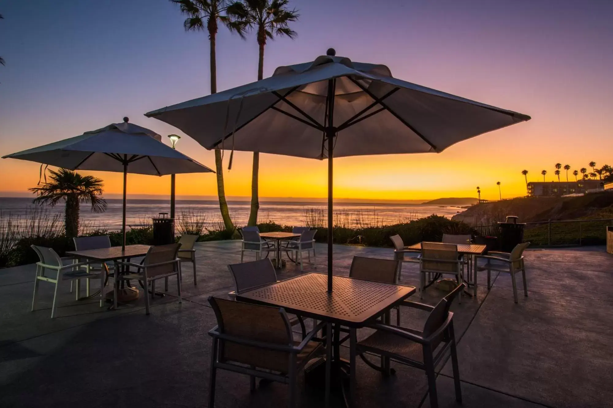 Patio, Restaurant/Places to Eat in SeaCrest Oceanfront Hotel