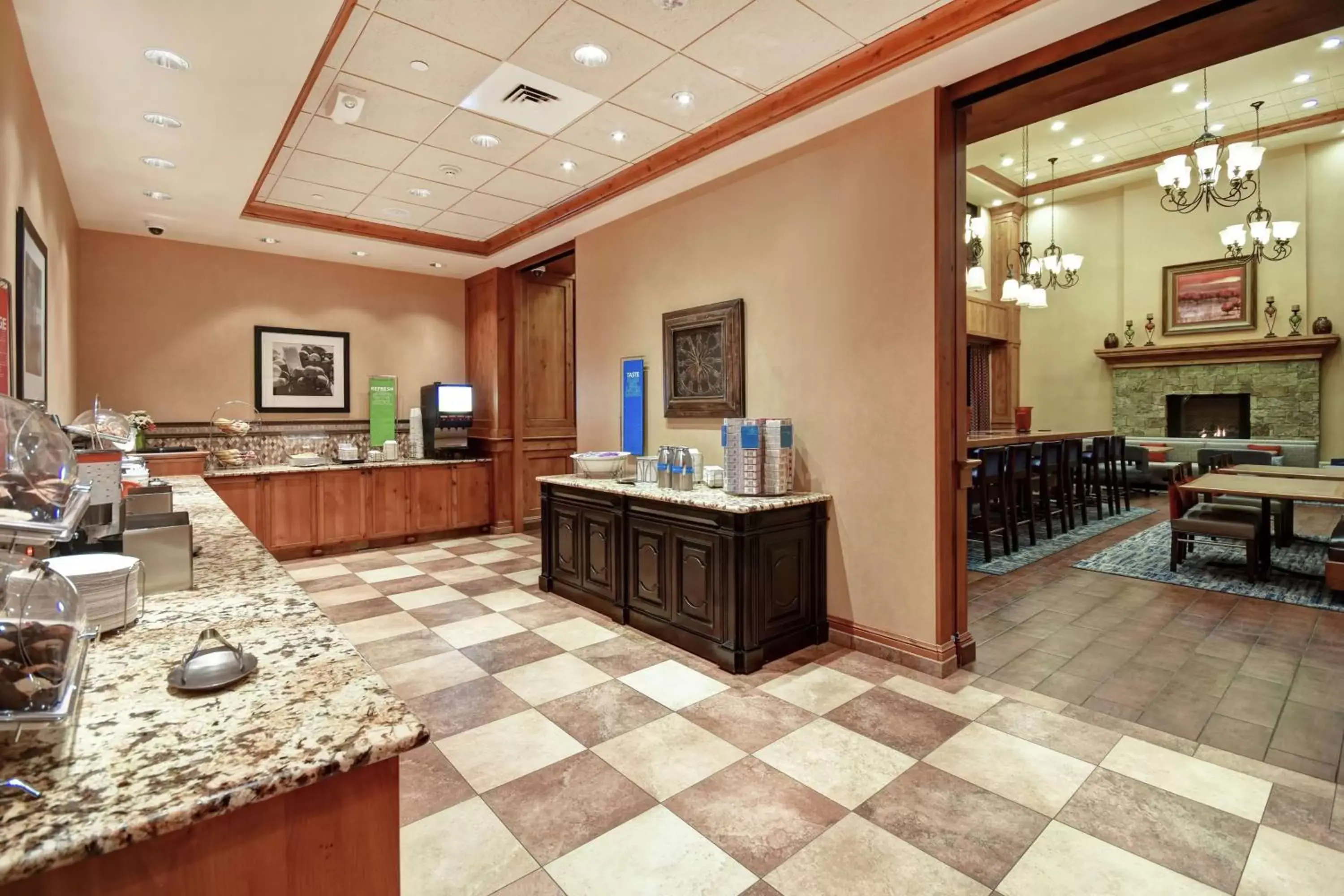 Dining area in Hampton Inn & Suites Salt Lake City-West Jordan