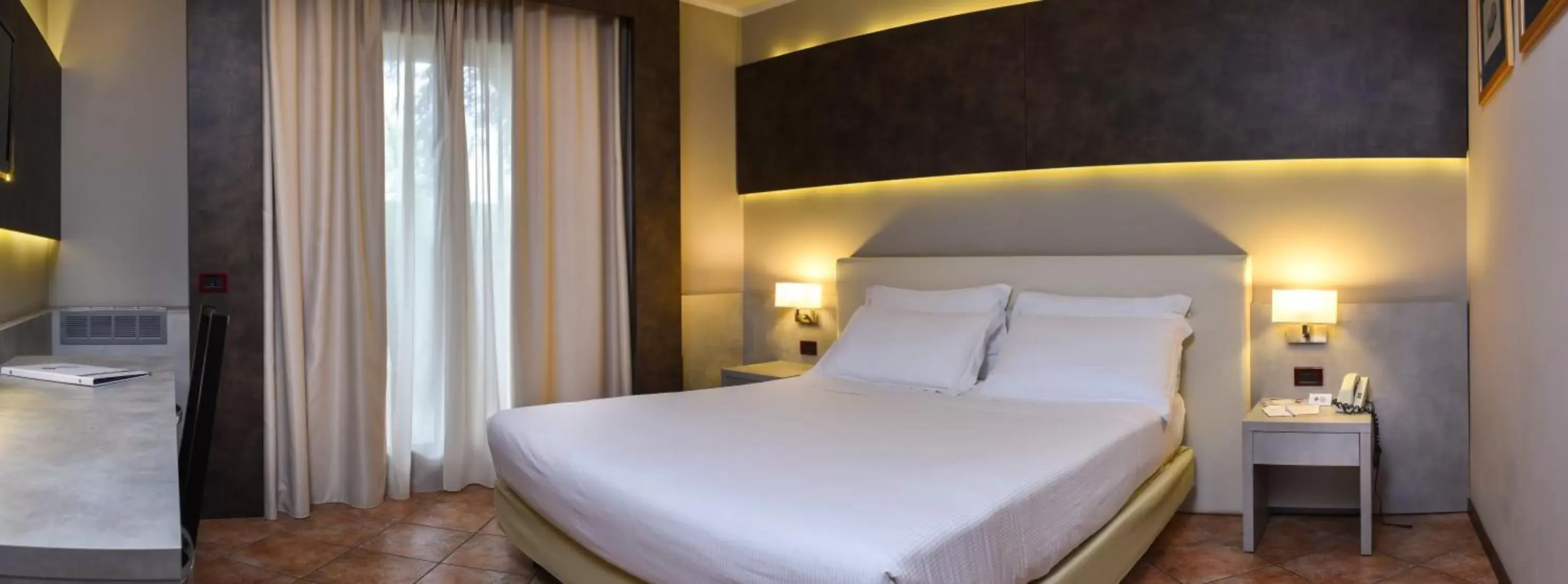 Bed in Best Western Plus Hotel Modena Resort
