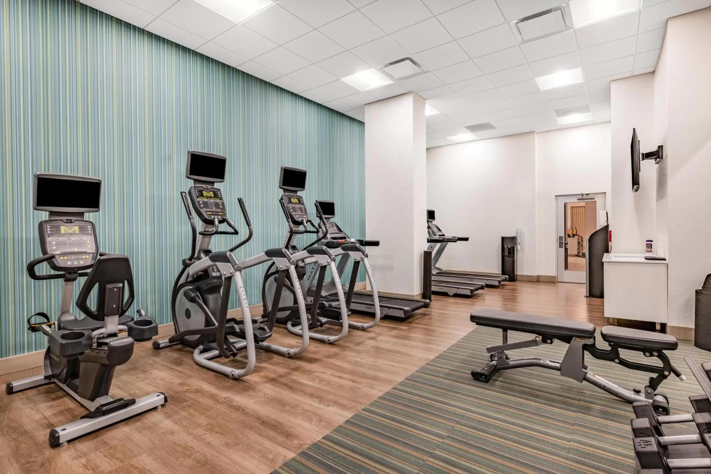 Fitness centre/facilities, Fitness Center/Facilities in Holiday Inn Express & Suites - Lincoln Downtown , an IHG Hotel