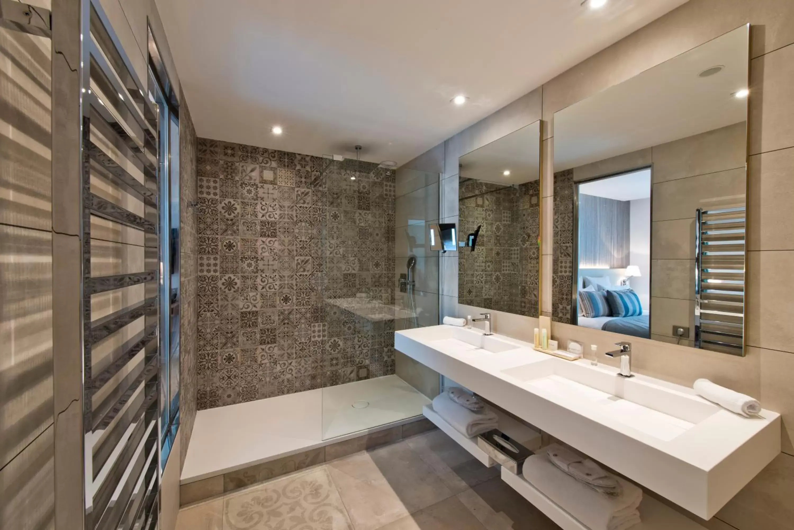 Shower, Bathroom in Golden Tulip Sophia Antipolis - Hotel & Spa