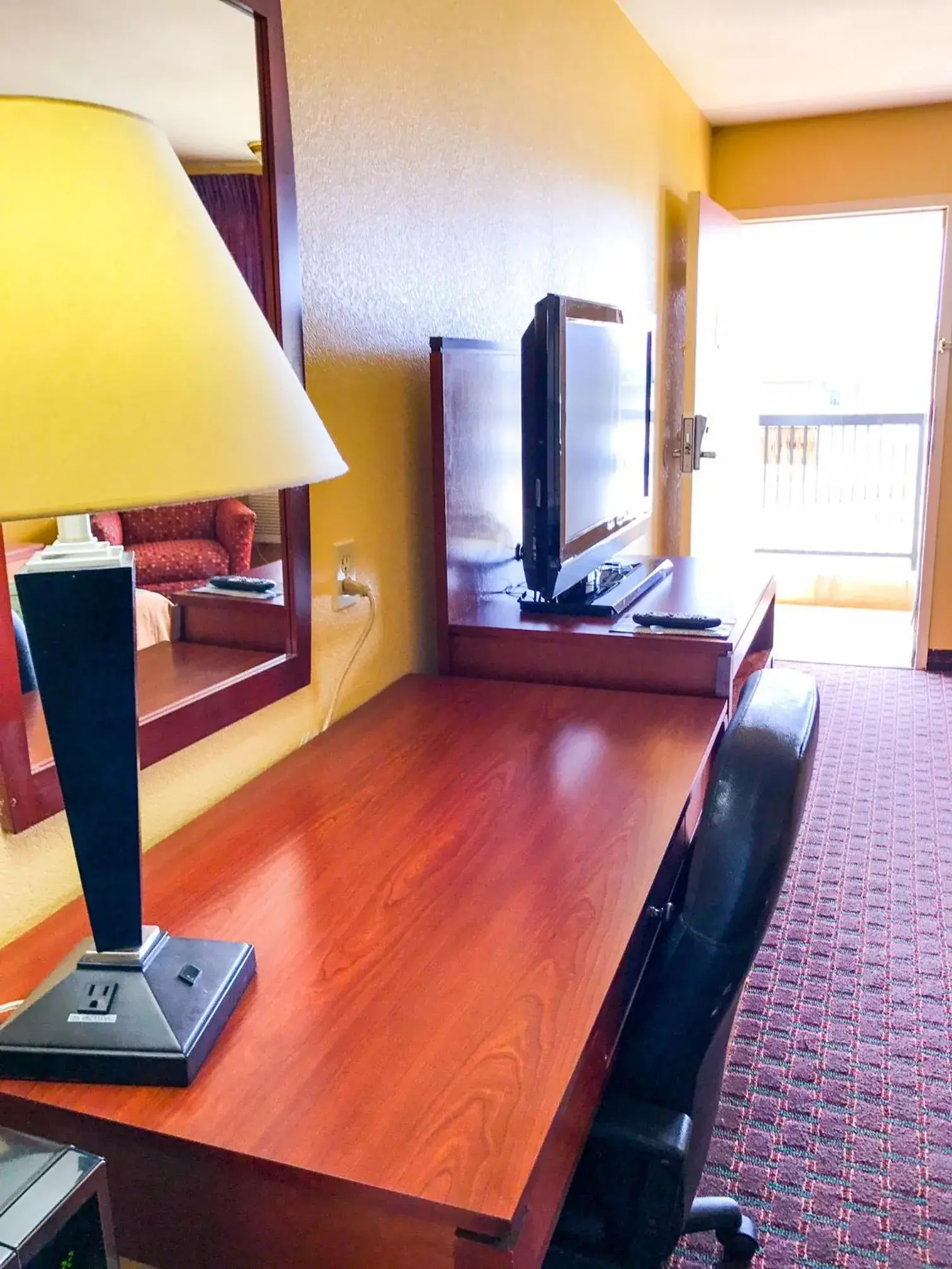 TV and multimedia, TV/Entertainment Center in Americas Best Value Inn Yukon