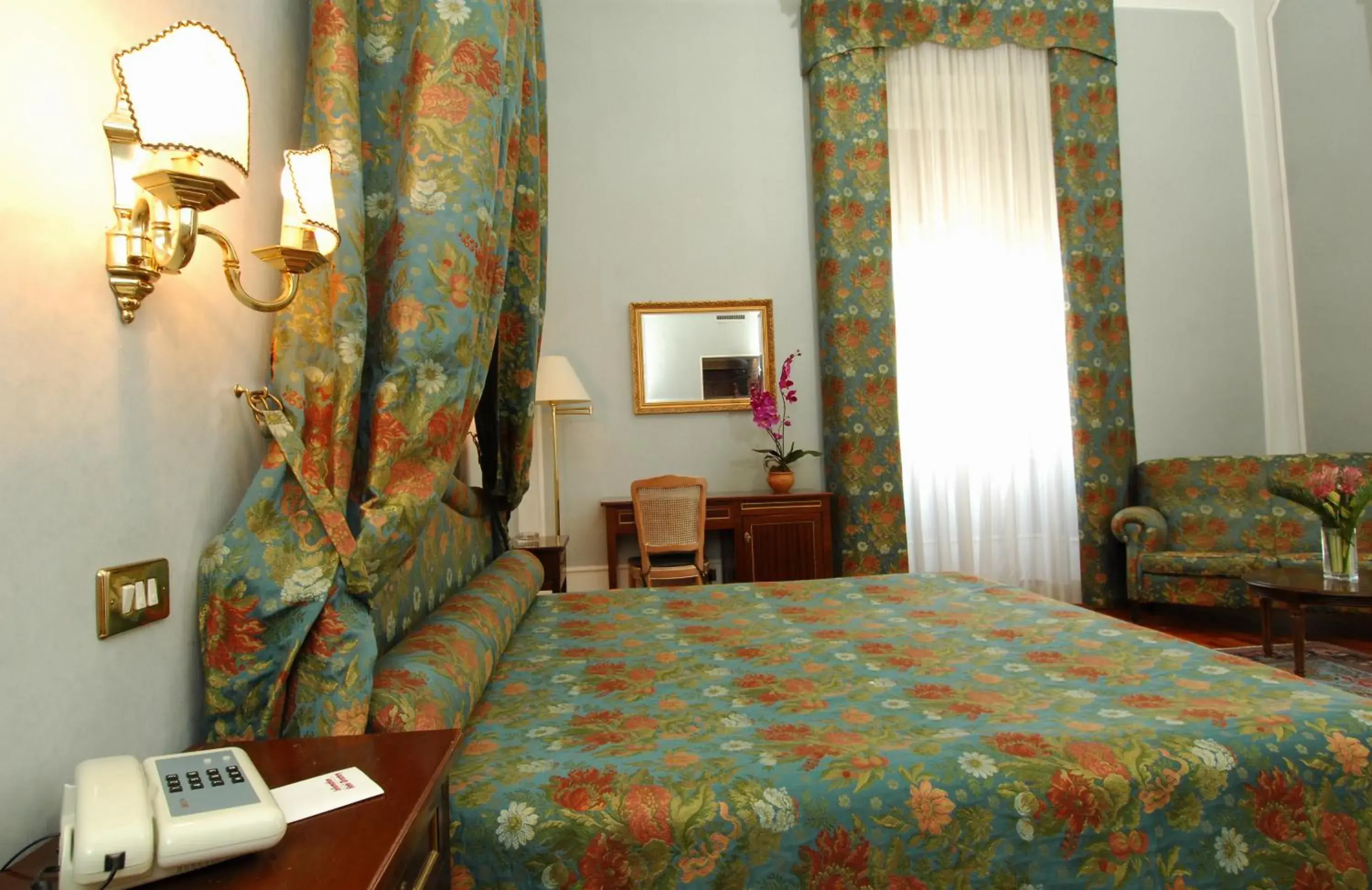 Photo of the whole room, Bed in Grande Albergo Quattro Stagioni