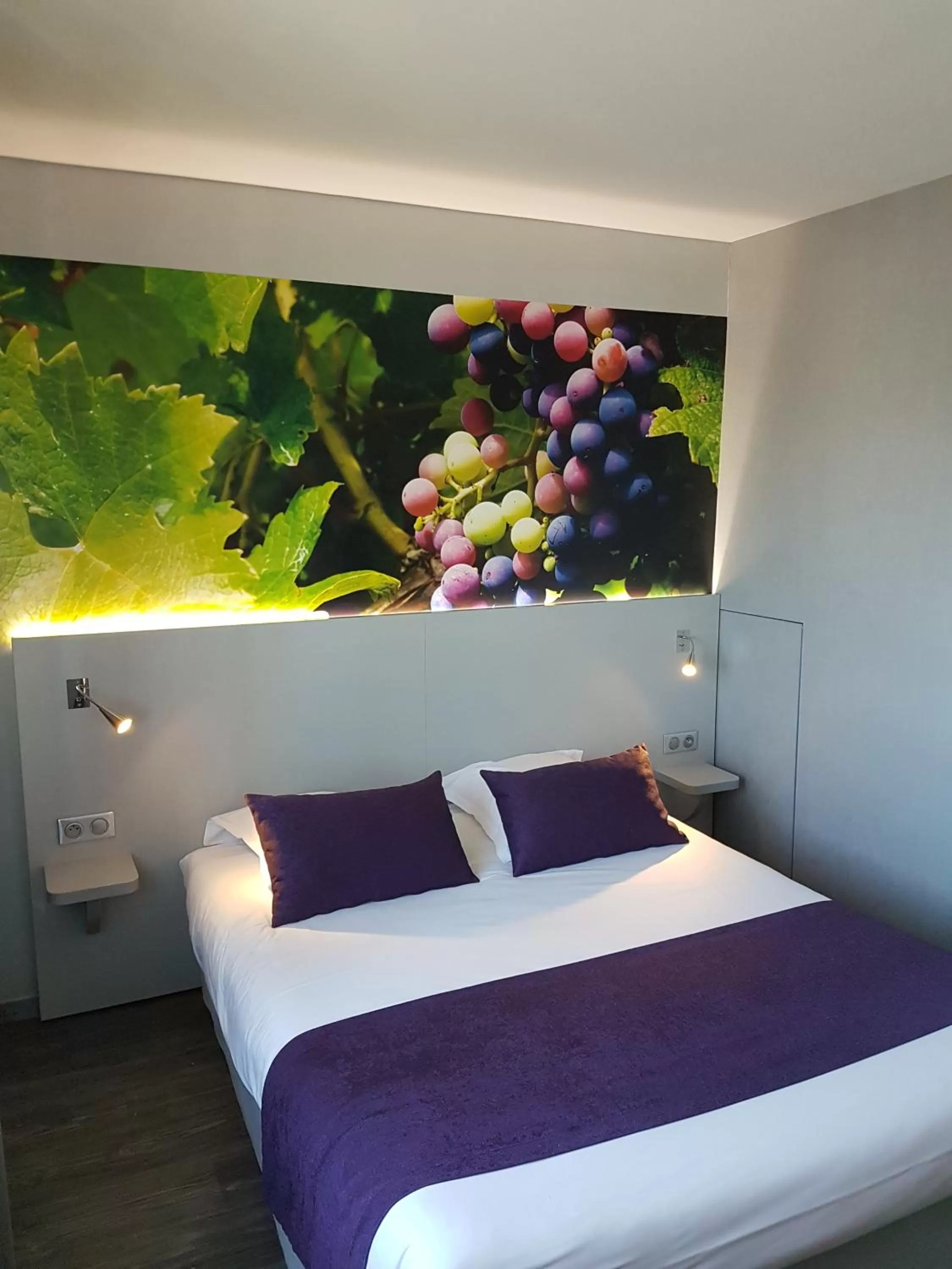 Bedroom, Bed in LOGIS Hotel l'Escargotière Dijon Sud - Chenove