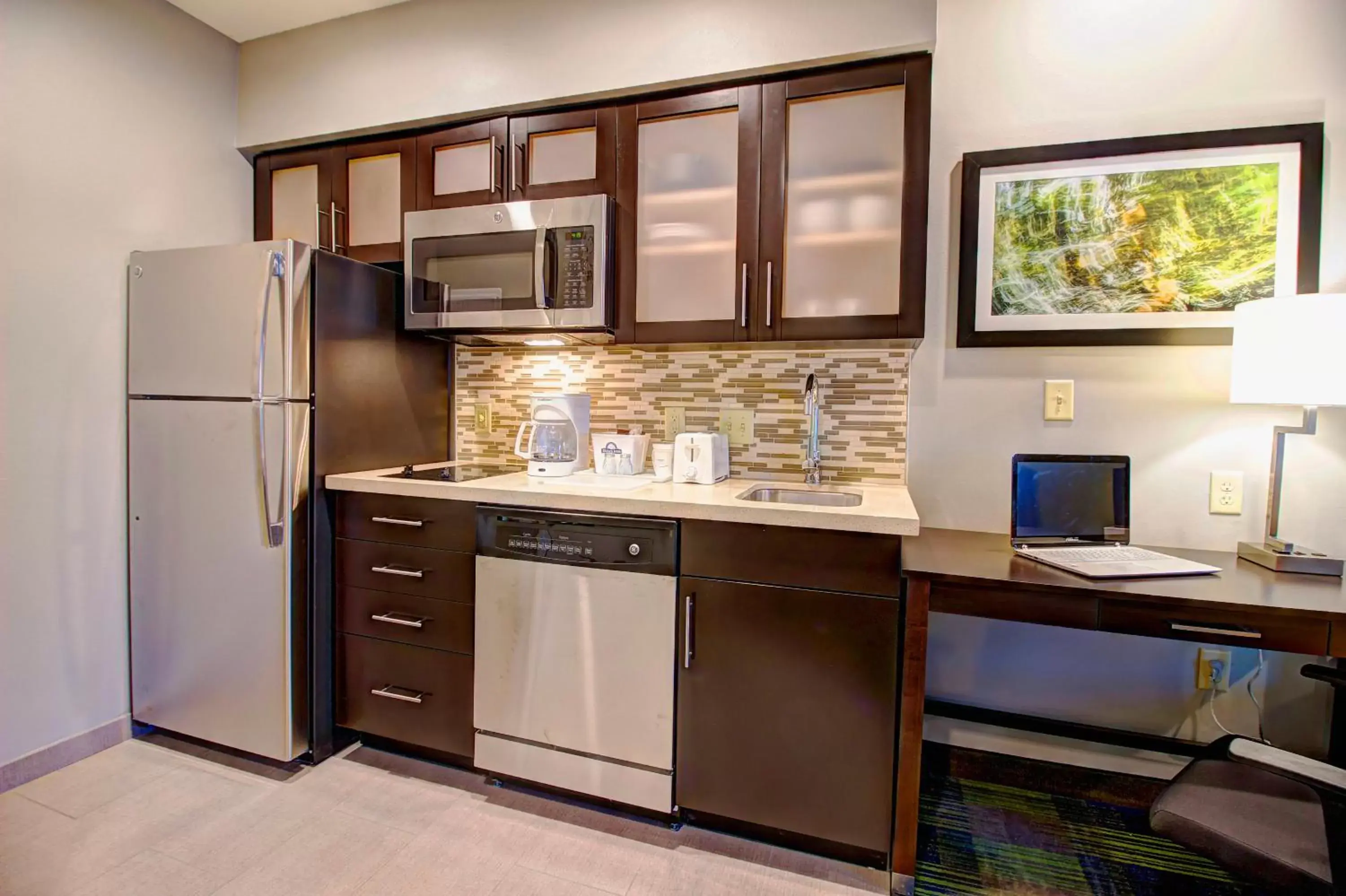 Kitchen or kitchenette, Kitchen/Kitchenette in Days Inn & Suites by Wyndham Port Arthur