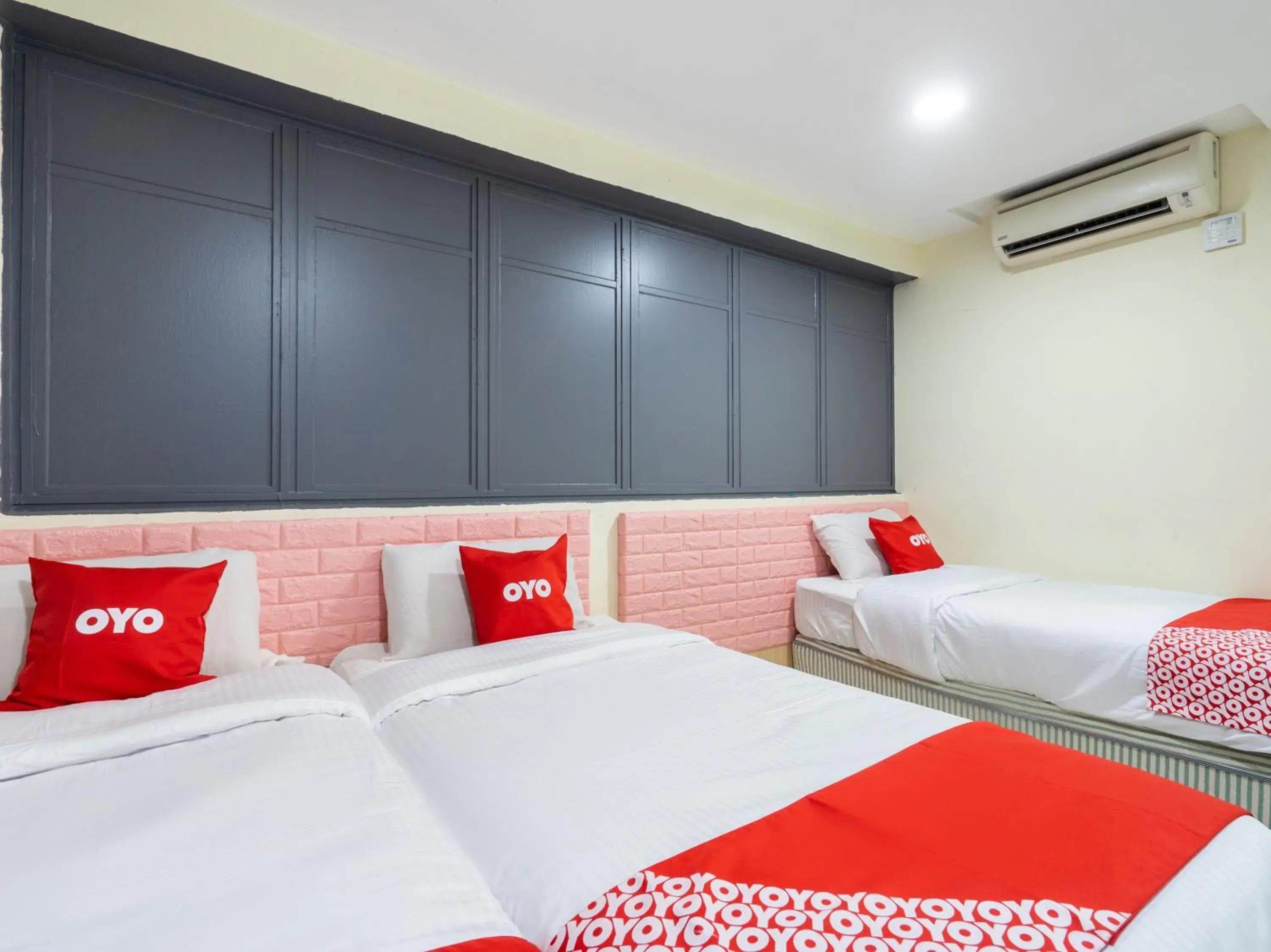 Bedroom, Bed in OYO 89717 Budget Star Hotel