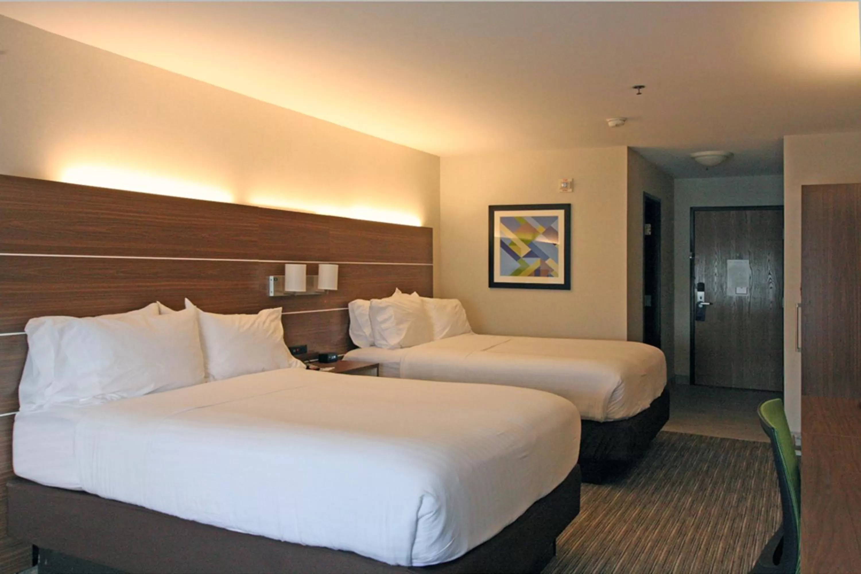 Photo of the whole room, Bed in Holiday Inn Express Branford-New Haven by IHG