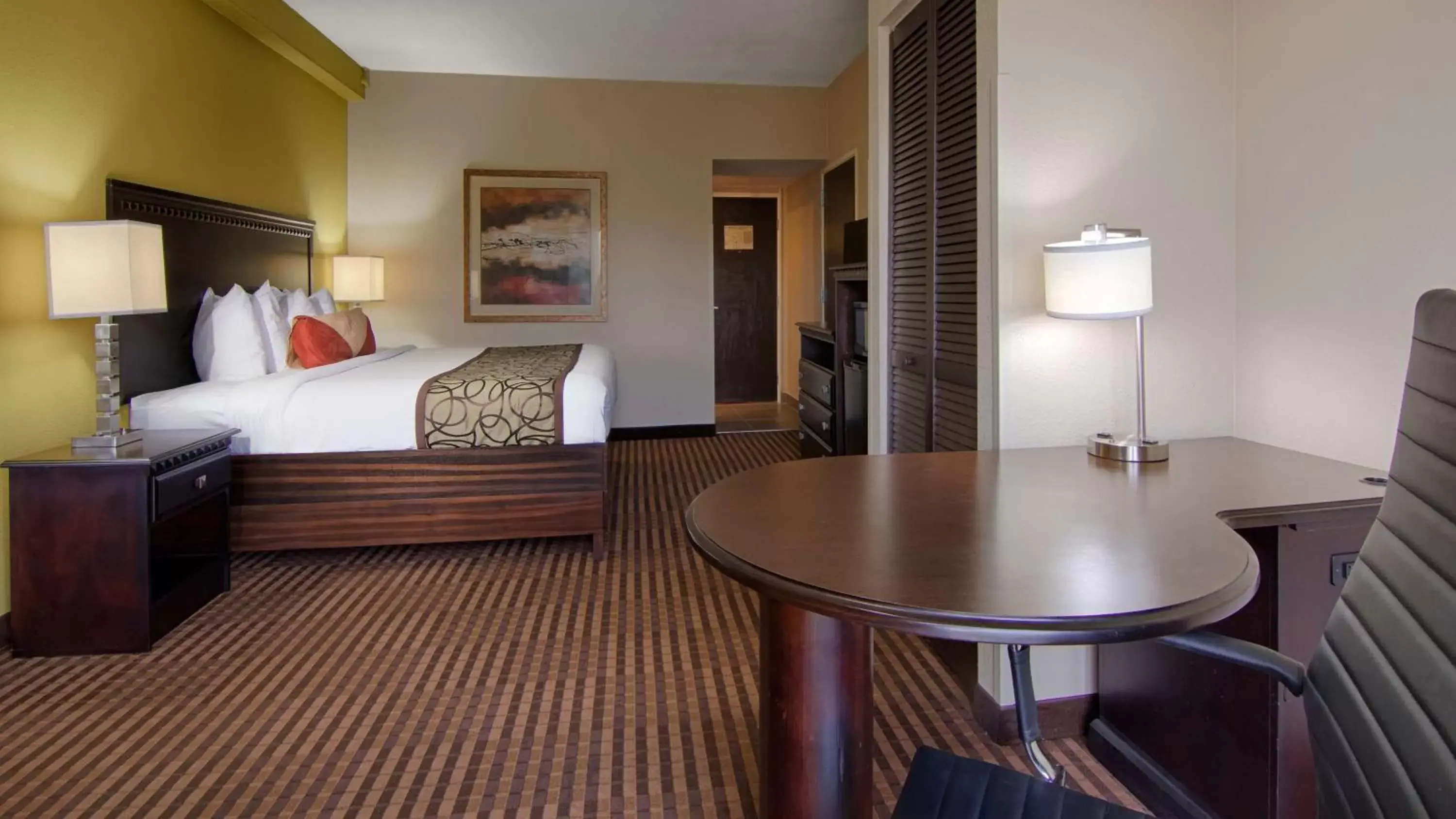 Photo of the whole room in Best Western Plus Atlanta Airport East