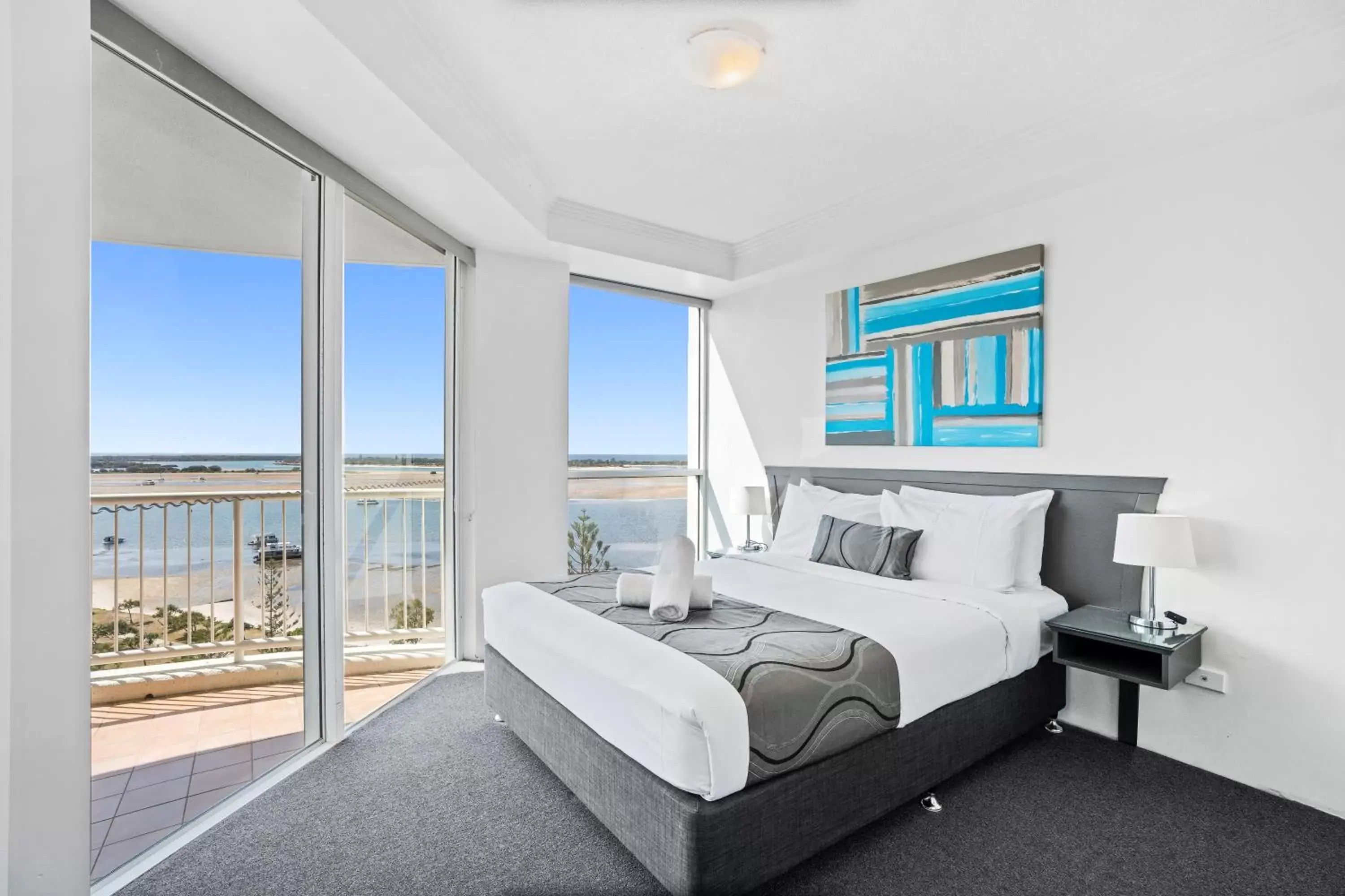 Bedroom, Seating Area in Crystal Bay On The Broadwater