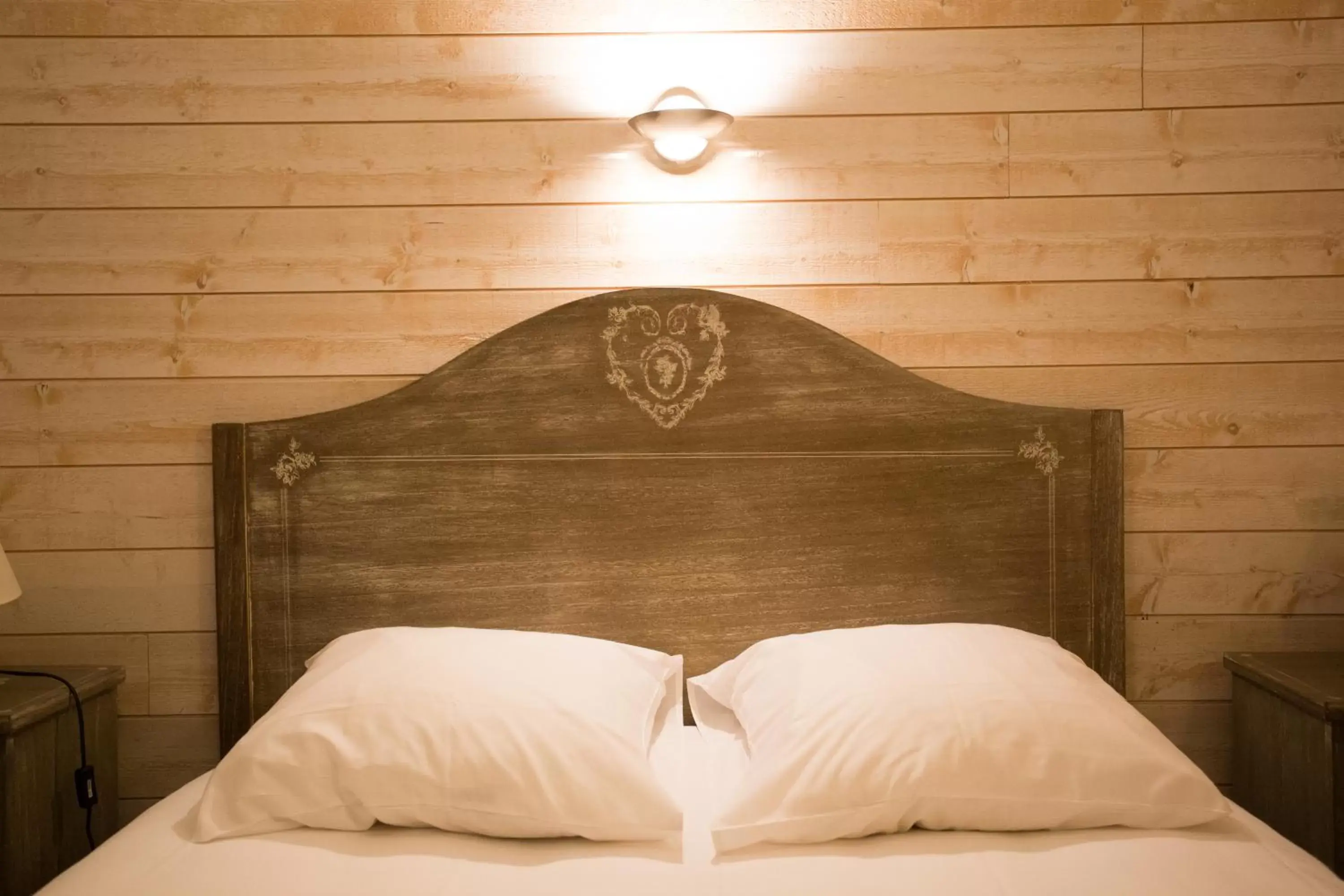 Bedroom, Bed in L'Hôtel du Terreau Logis de France