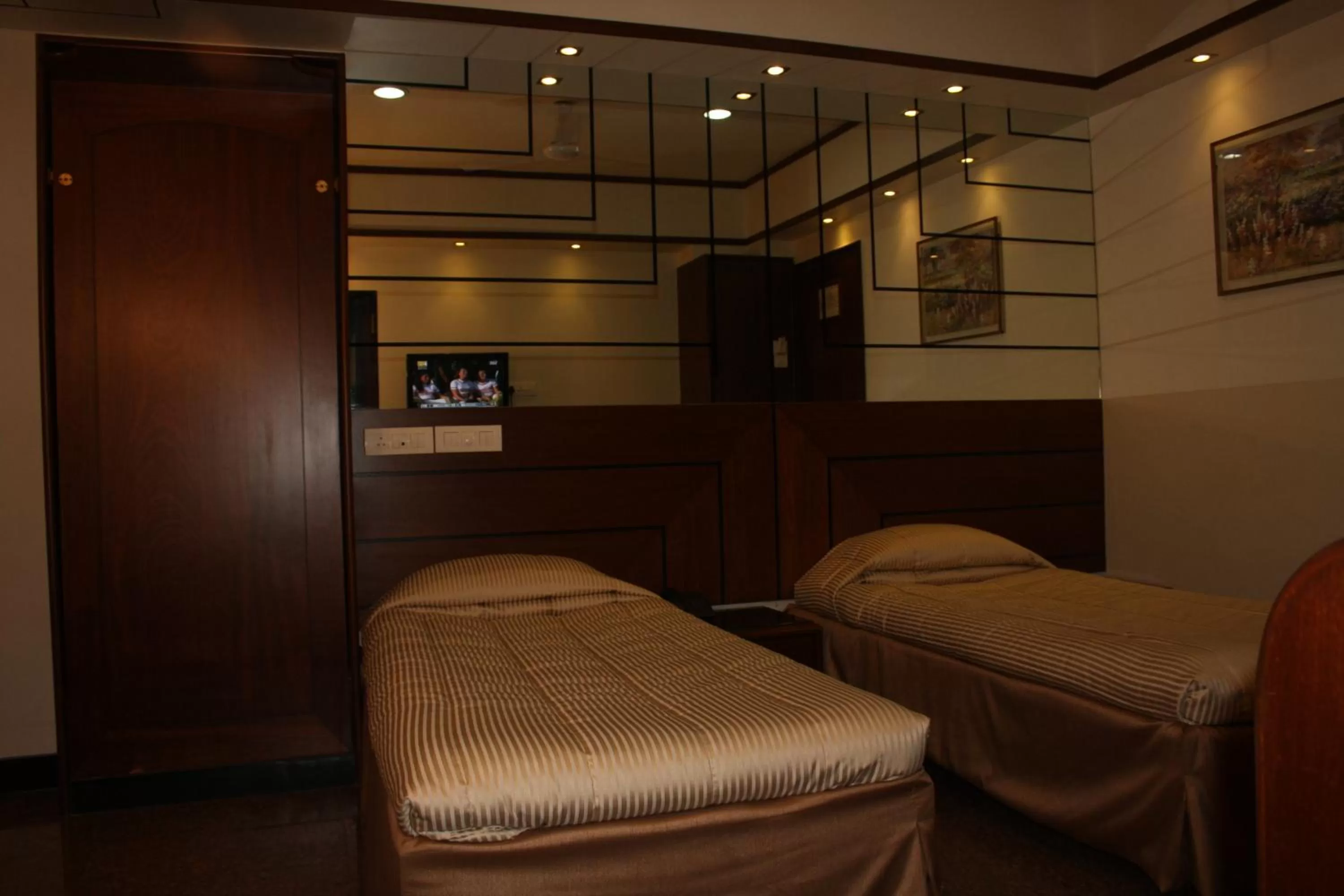 Bed in Hotel Karl Residency