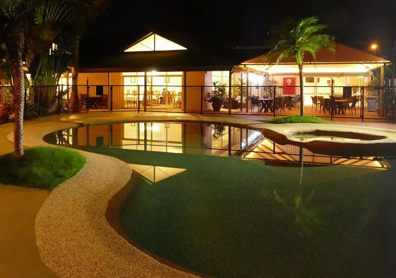 Restaurant/places to eat, Swimming Pool in Ballina Byron Islander Resort and Conference Centre