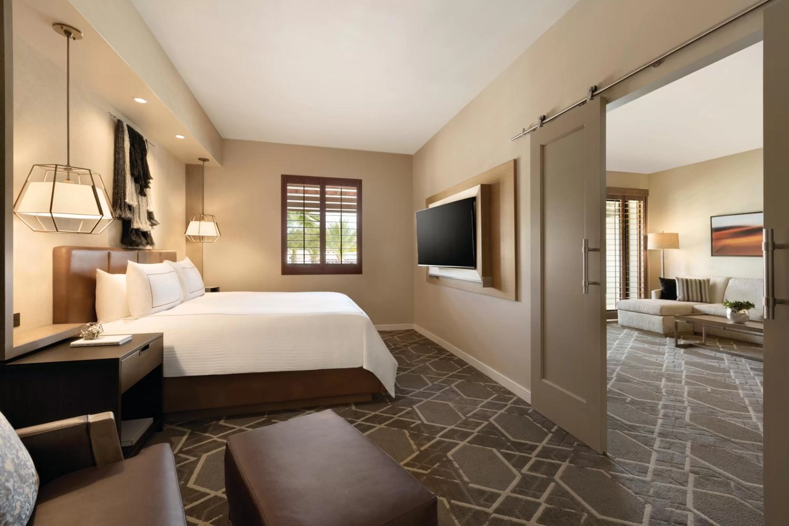 Communal lounge/ TV room, Bed in Fairmont Scottsdale Princess