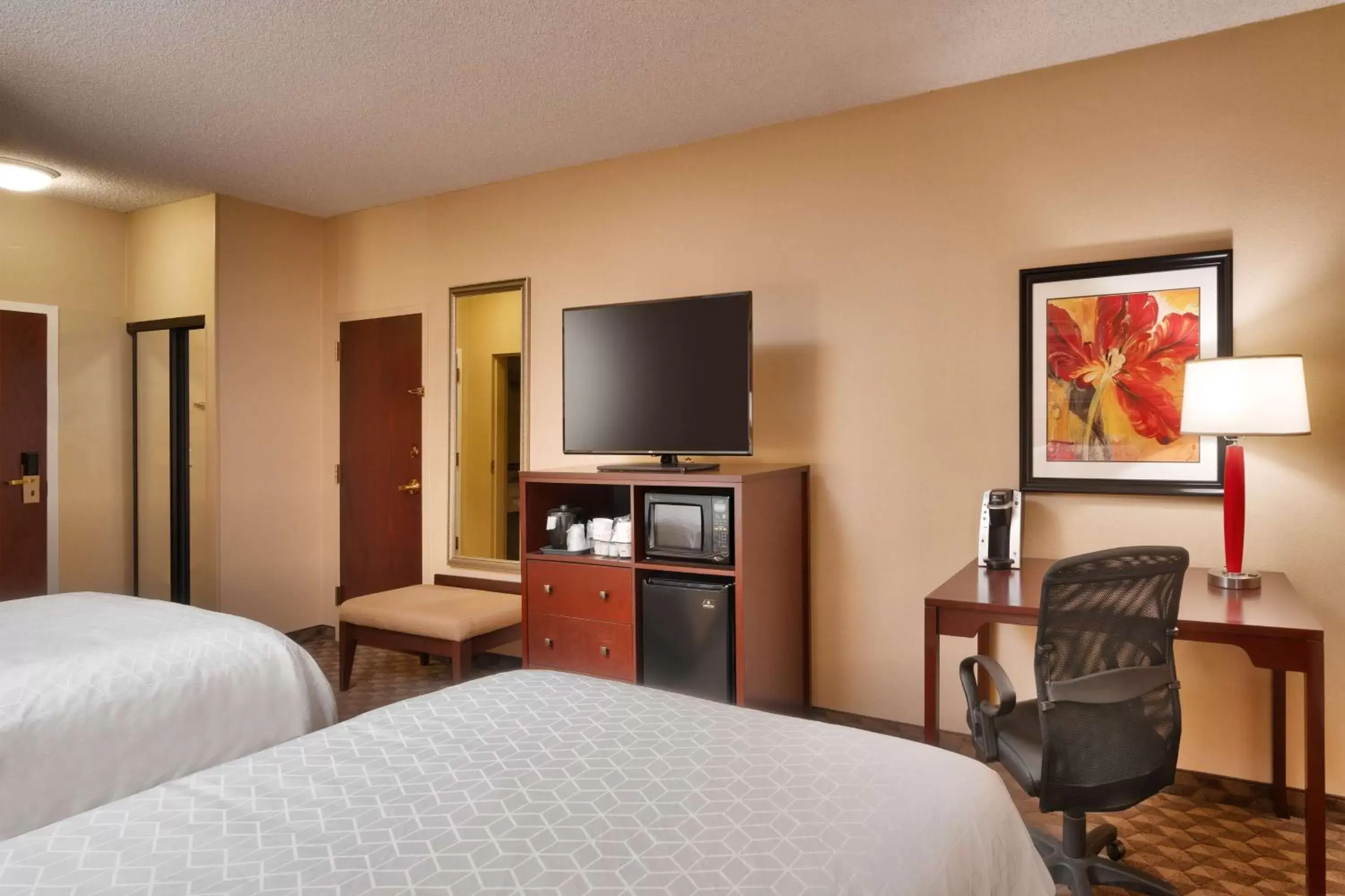 Photo of the whole room, TV/Entertainment Center in Best Western Downtown Phoenix