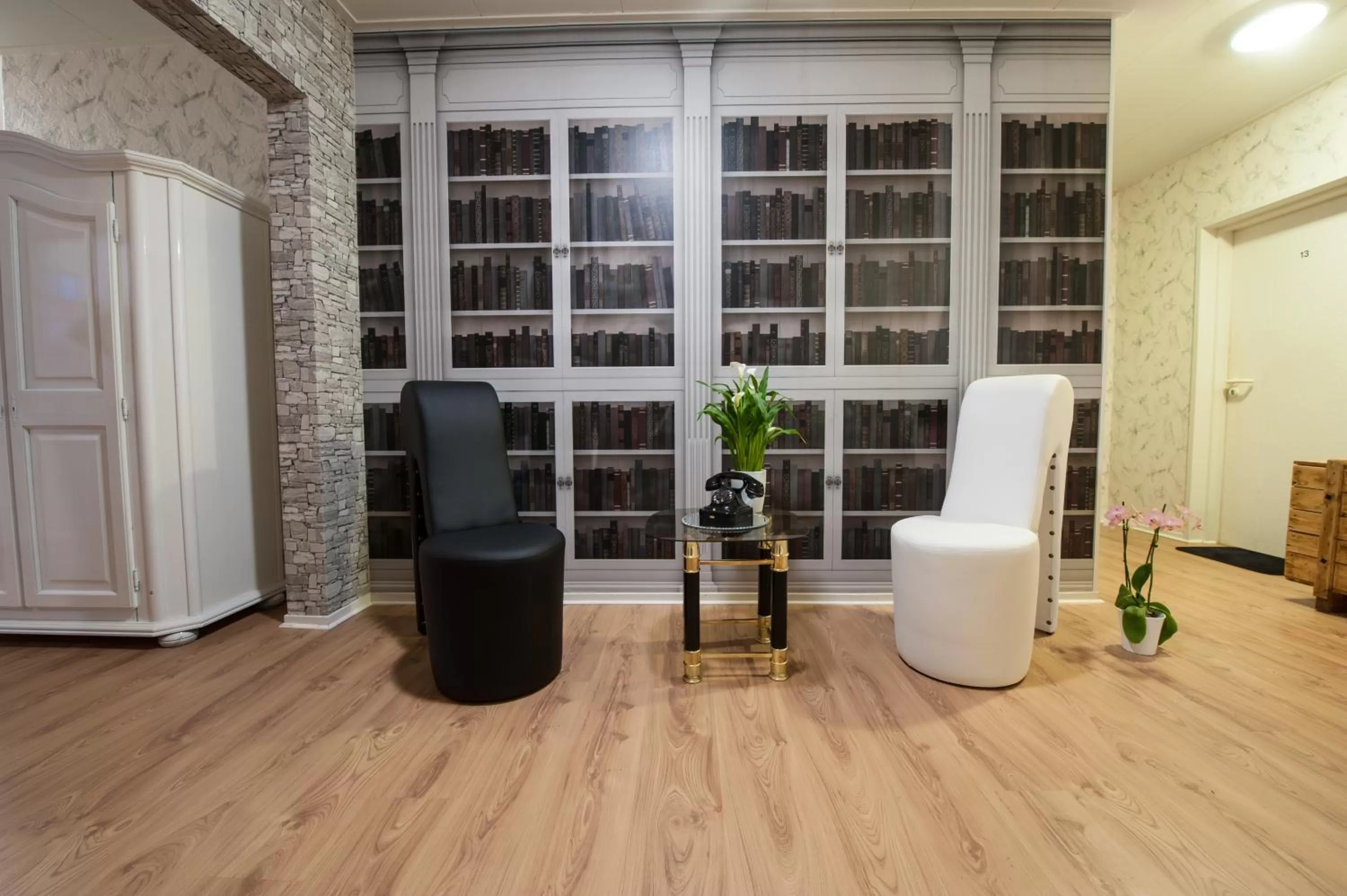 Library in Hotel Forsthaus Sellin