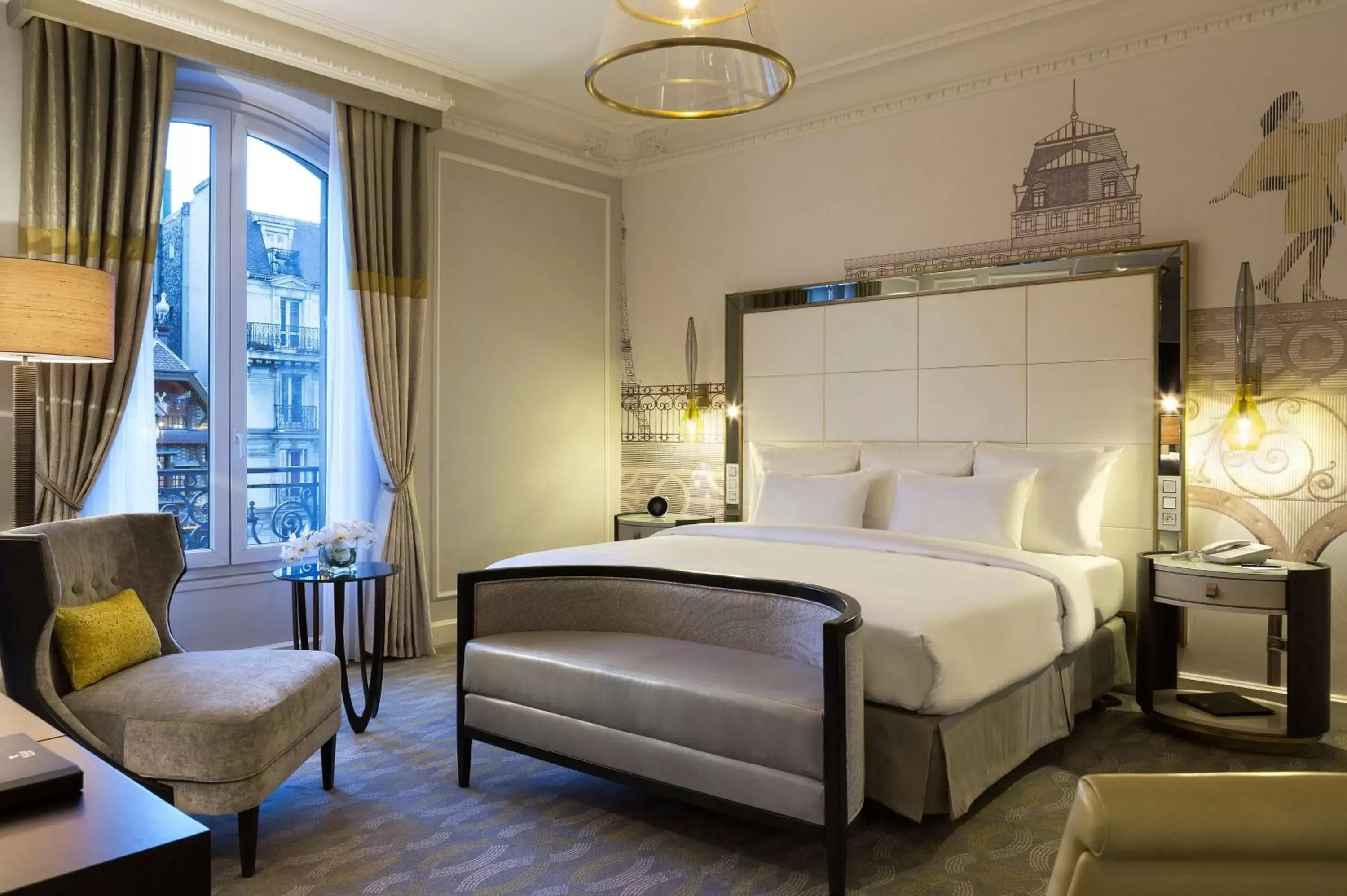 View (from property/room), Bed in Hilton Paris Opera