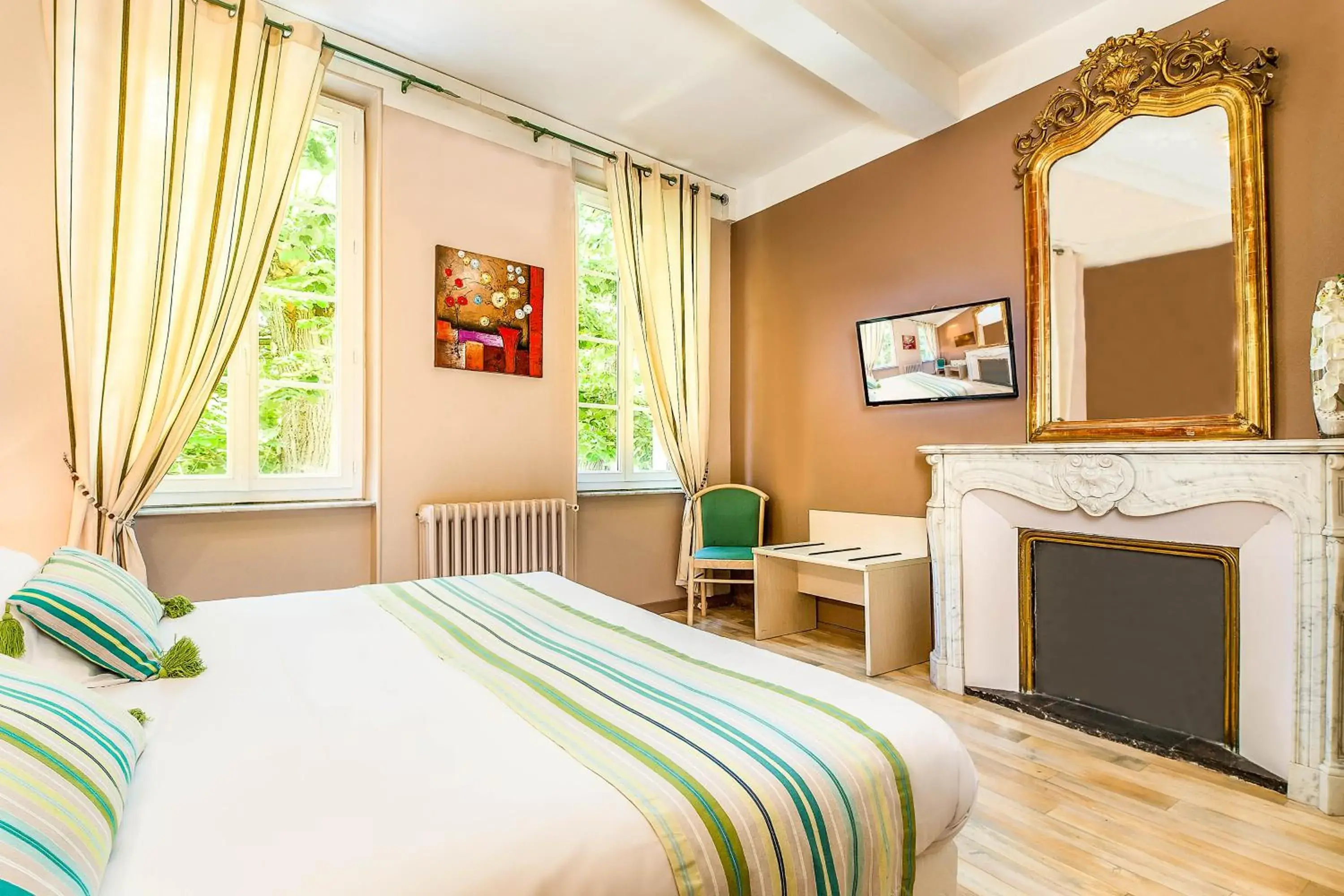 Bedroom, Bed in Logis Hôtel Restaurant Résidence