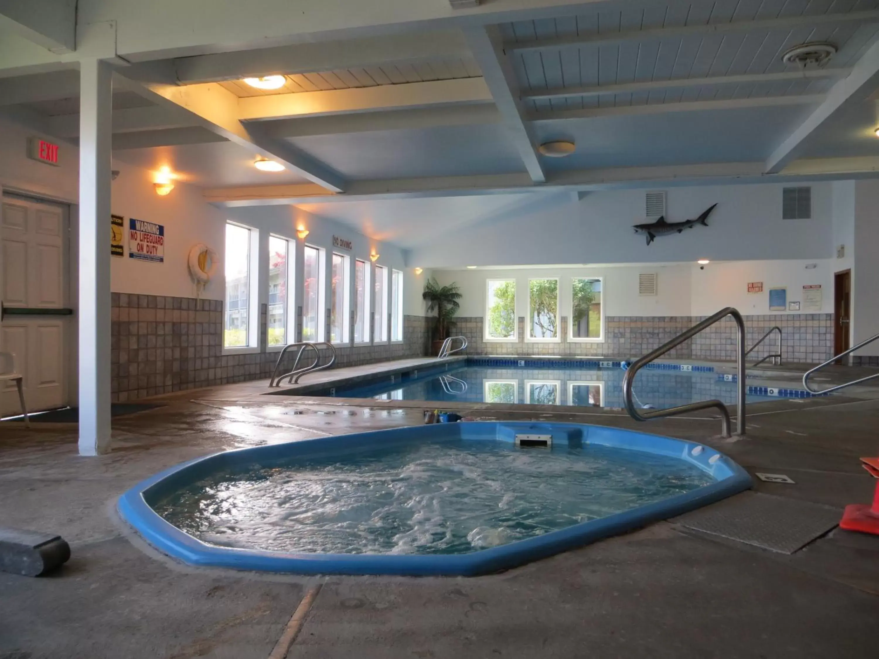 Spa and wellness centre/facilities, Swimming Pool in Edgewater Inn and Suites