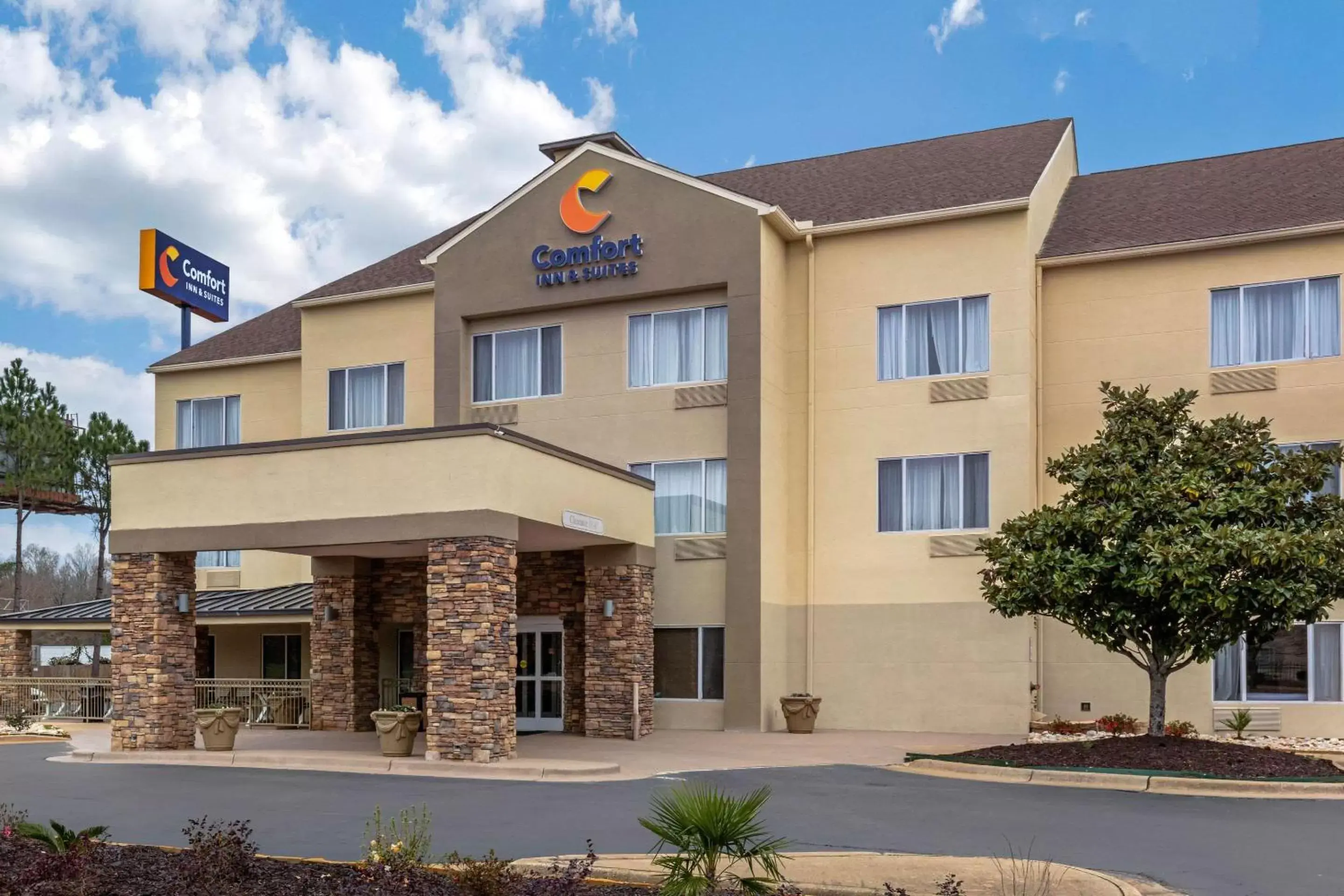 Property Building in Comfort Inn & Suites Montgomery East Carmichael Rd