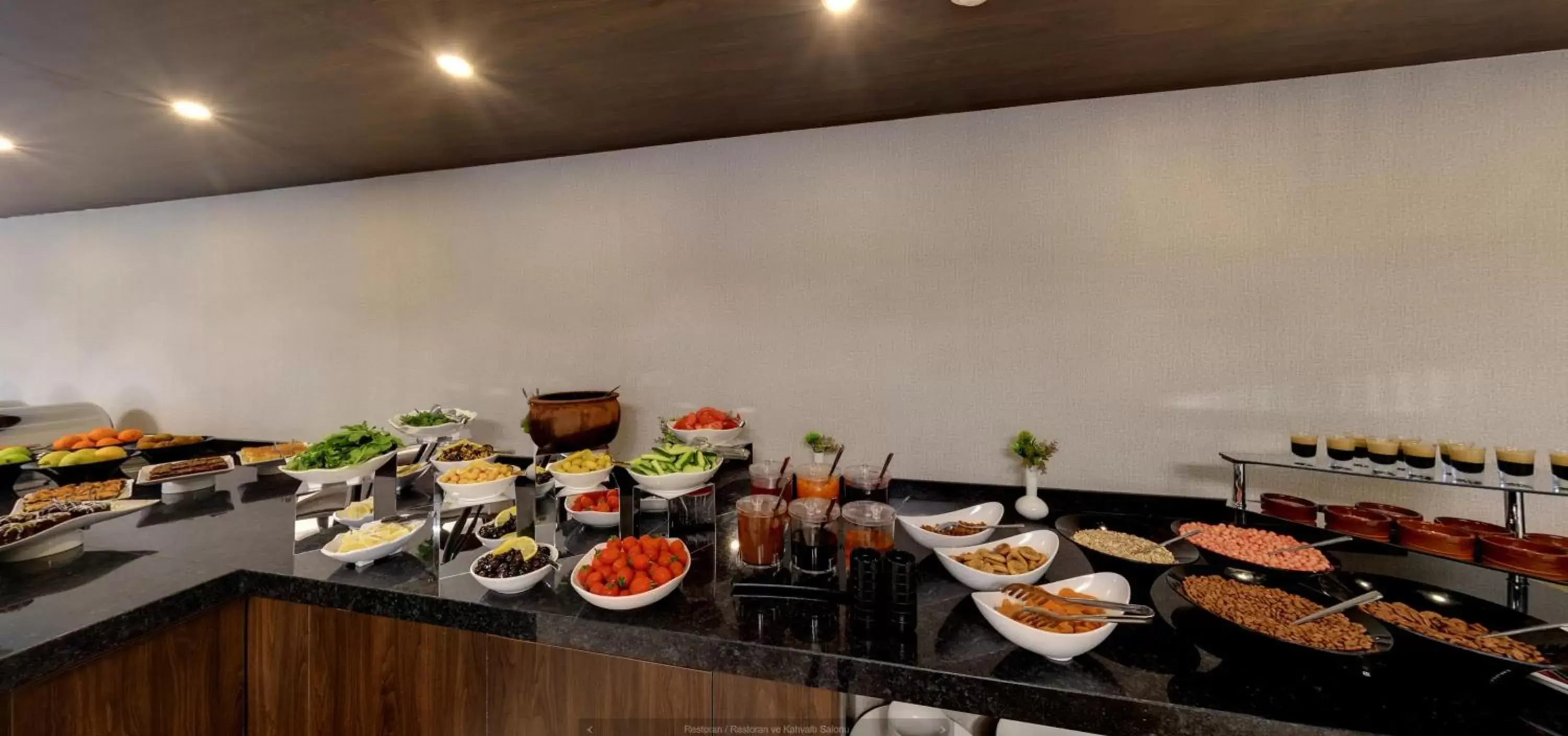 Buffet breakfast, Food in Leo Suites