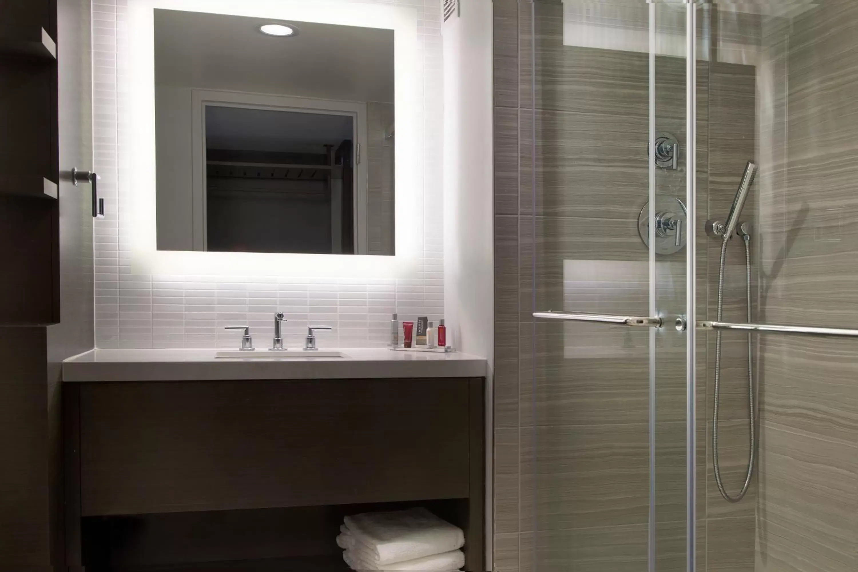Shower, Bathroom in Franklin Marriott Cool Springs