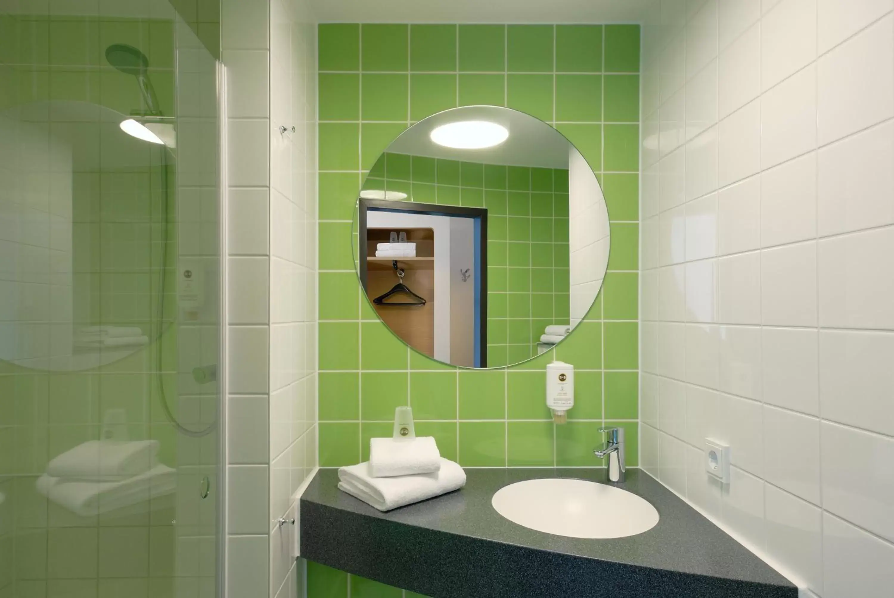 Bathroom in B&B Hotel Freiburg-Süd