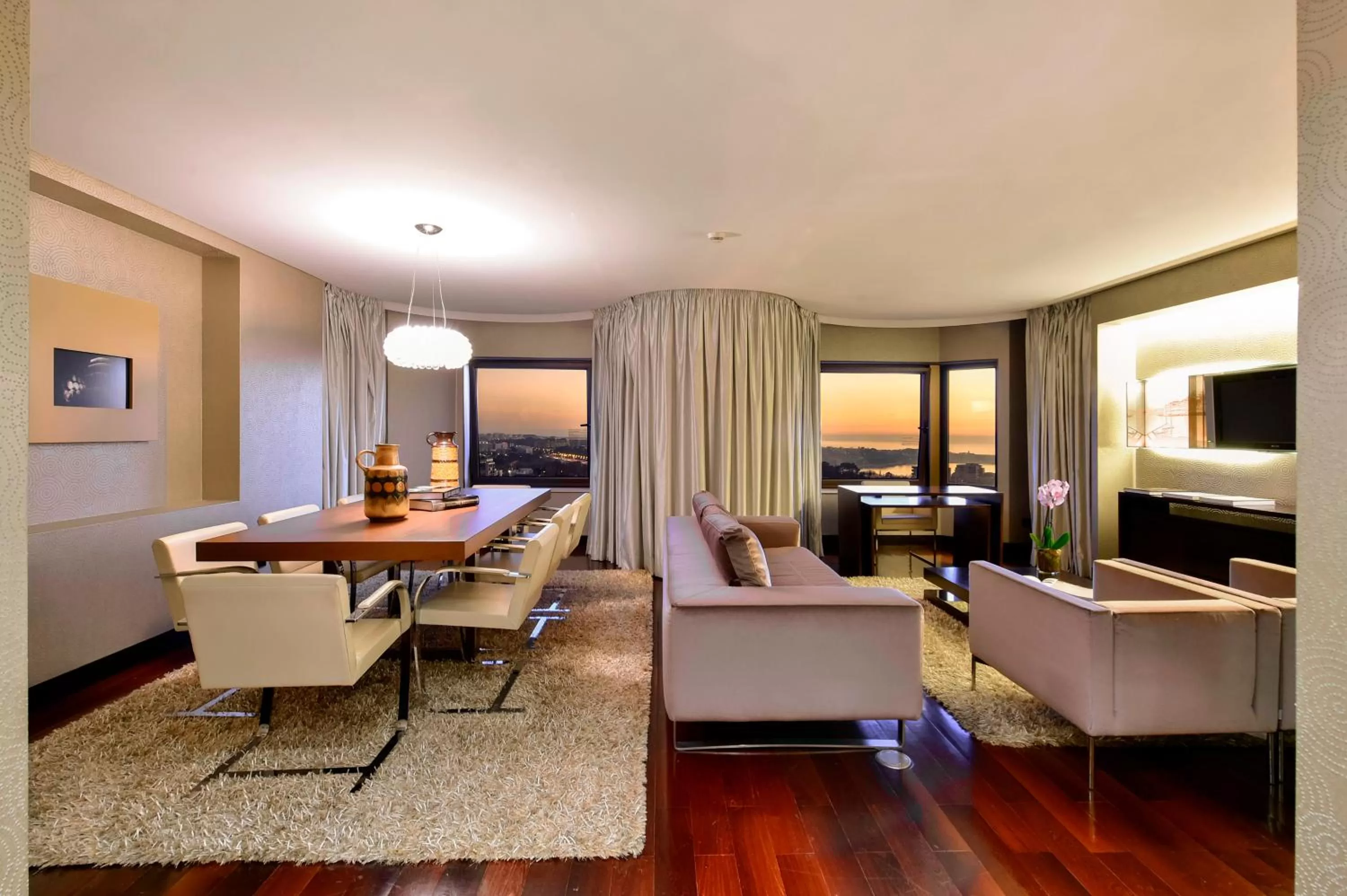 Bathroom in Porto Palácio Hotel by The Editory
