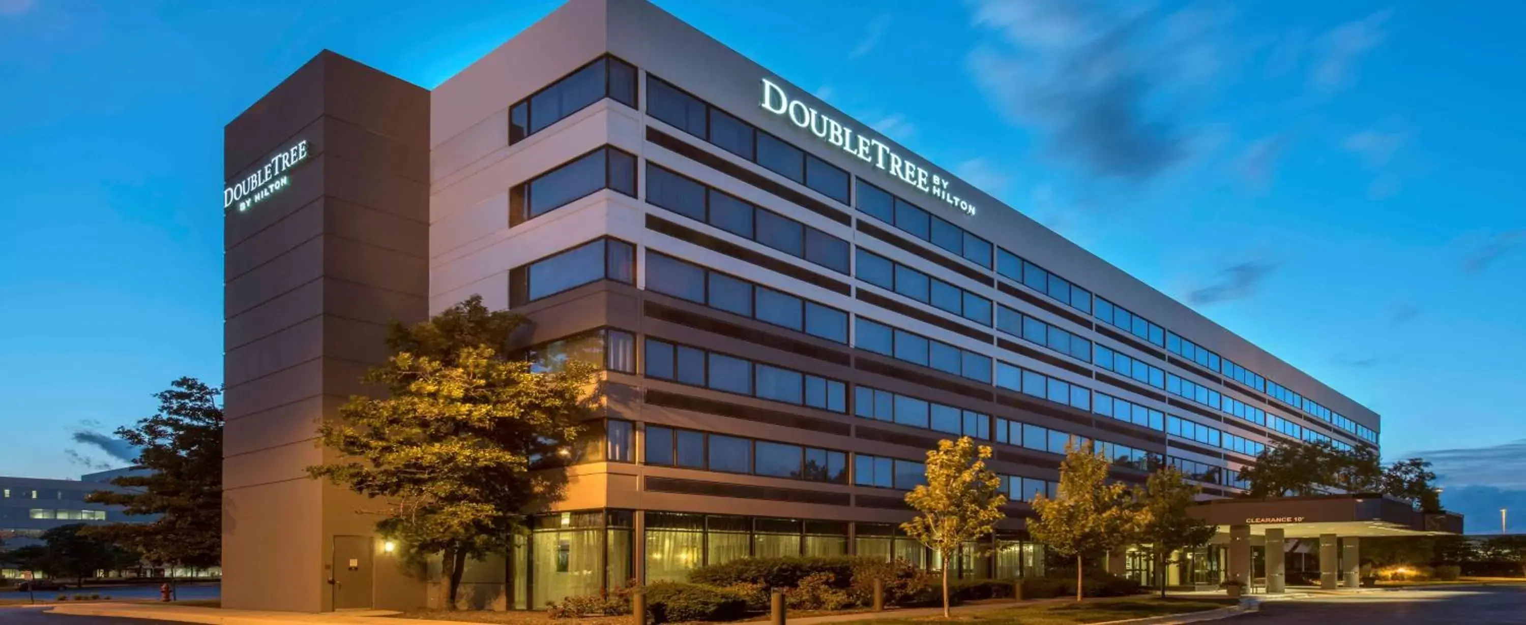 Property Building in DoubleTree by Hilton Hotel Chicago - Schaumburg