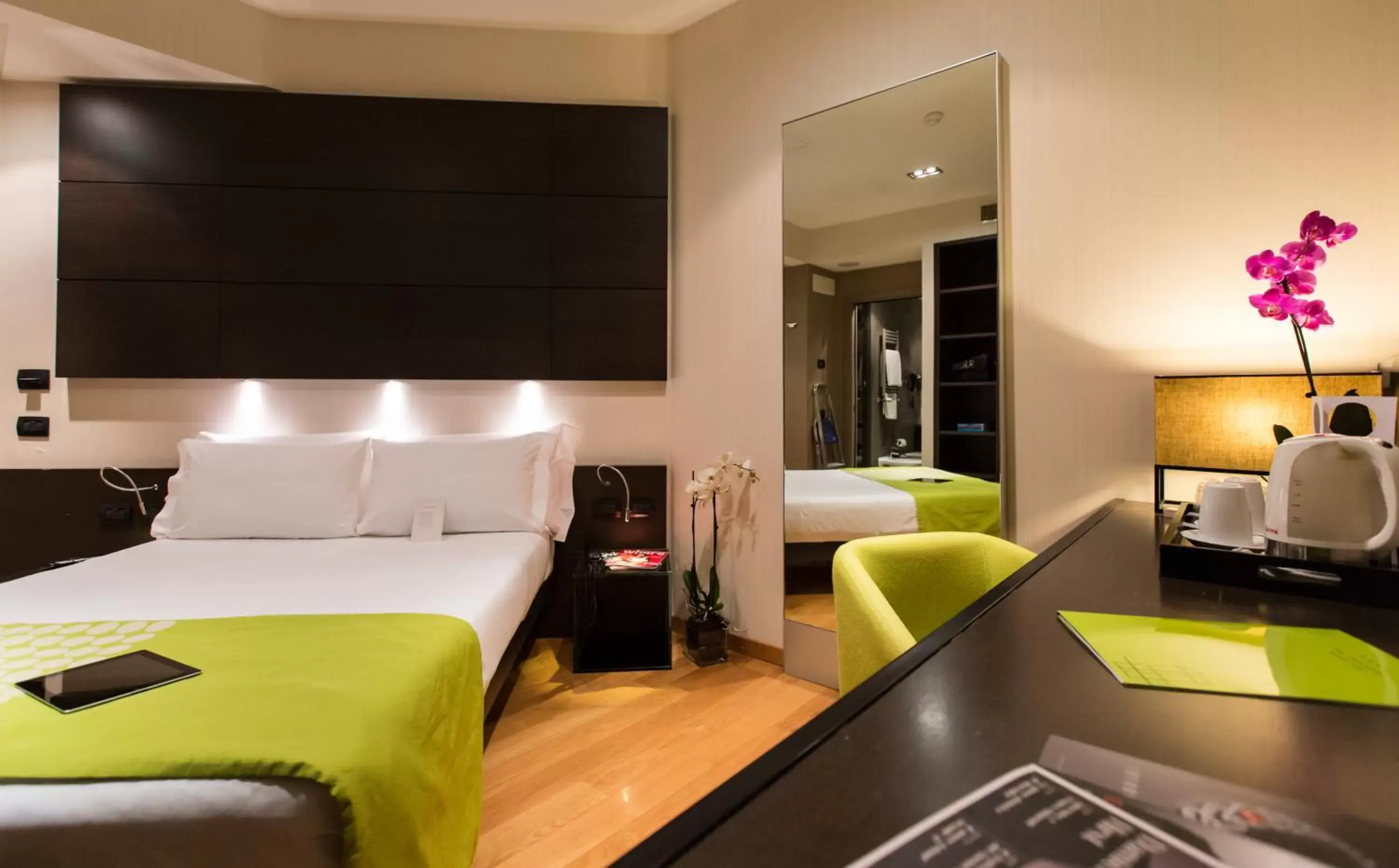 Photo of the whole room, Bed in The Hub Hotel