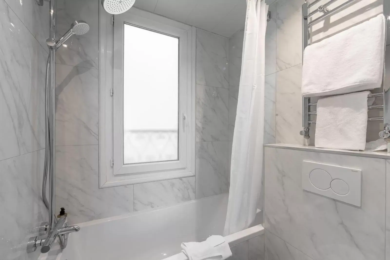 Bathroom in Hotel Saint Christophe