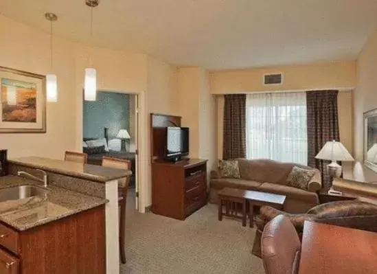 Photo of the whole room, Seating Area in Staybridge Suites Lafayette-Airport, an IHG Hotel