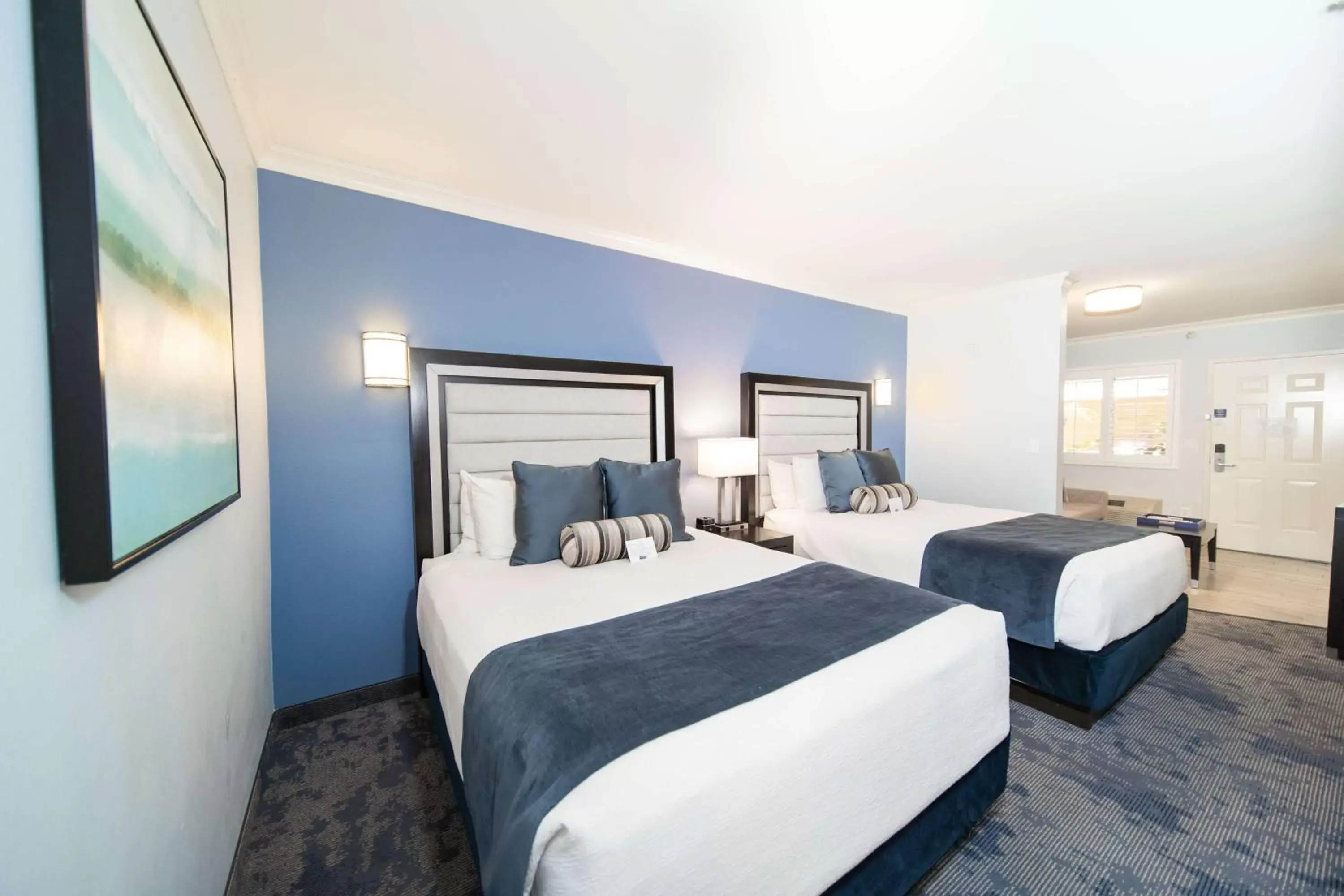 Photo of the whole room, Bed in Best Western Plus Manhattan Beach Hotel