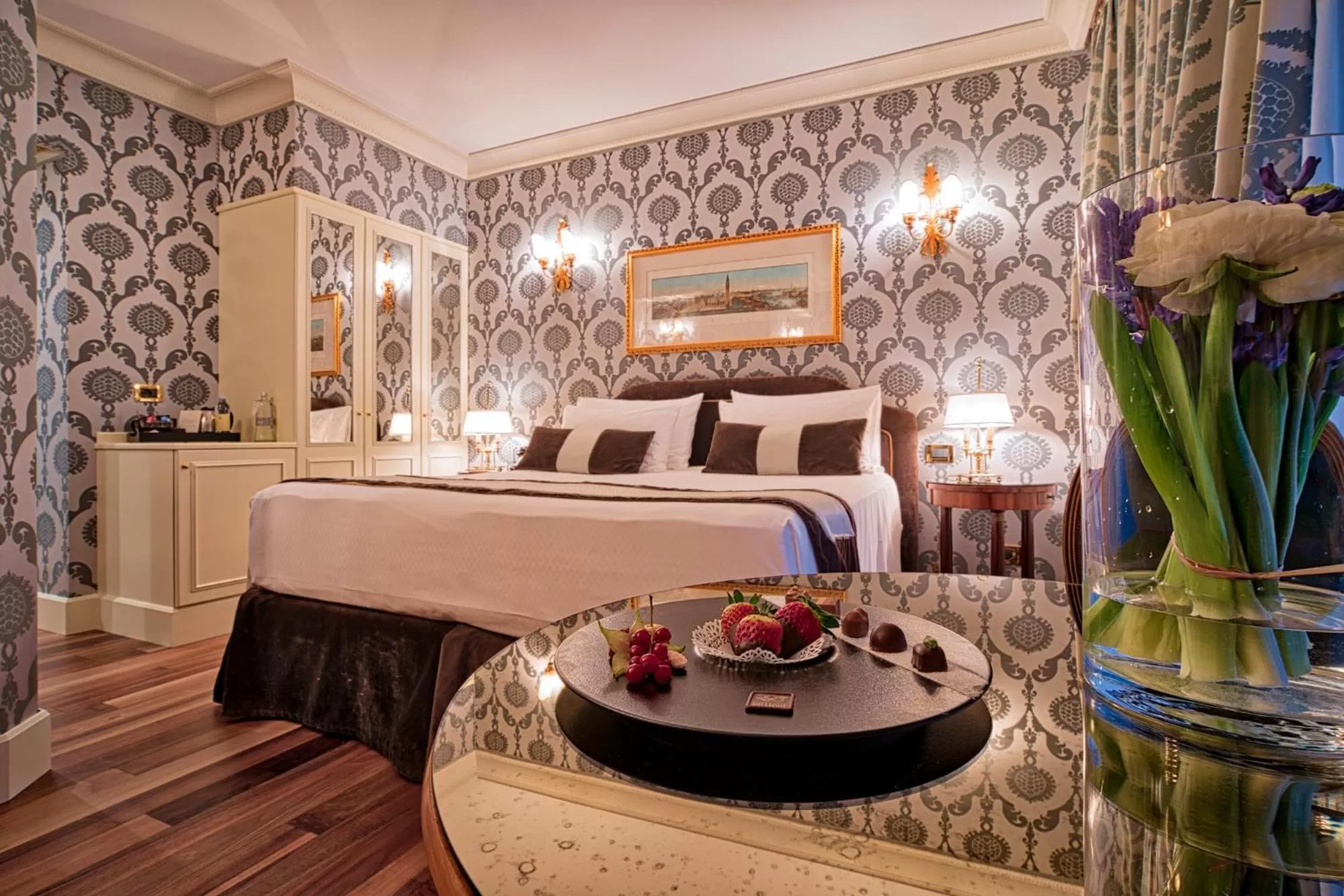 Photo of the whole room, Bed in Londra Palace Venezia