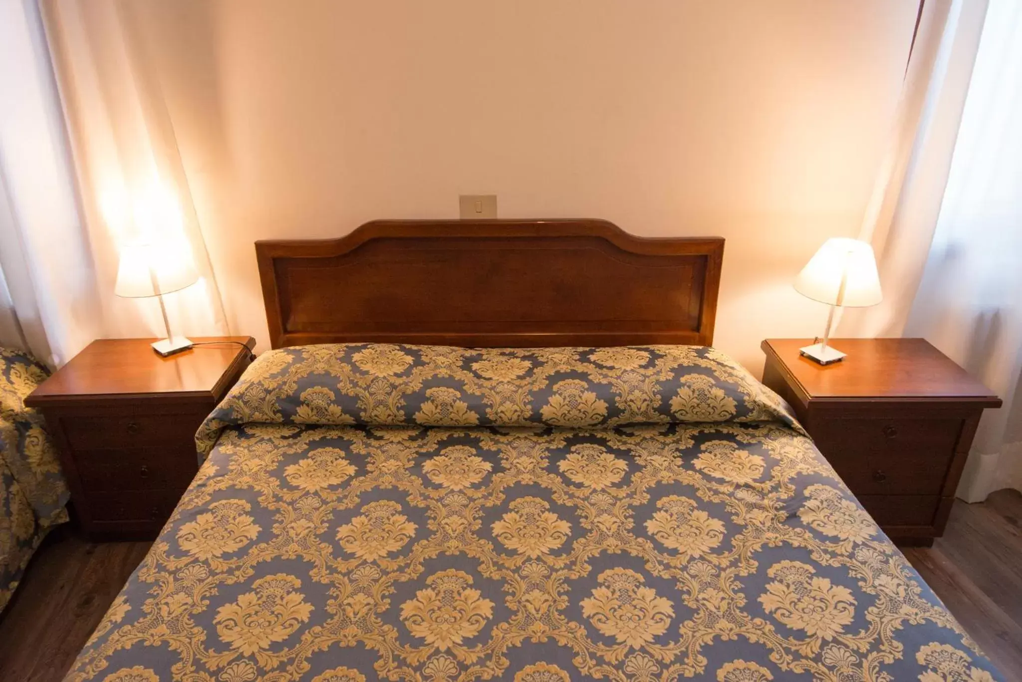 Bed in Albergo Casa Peron