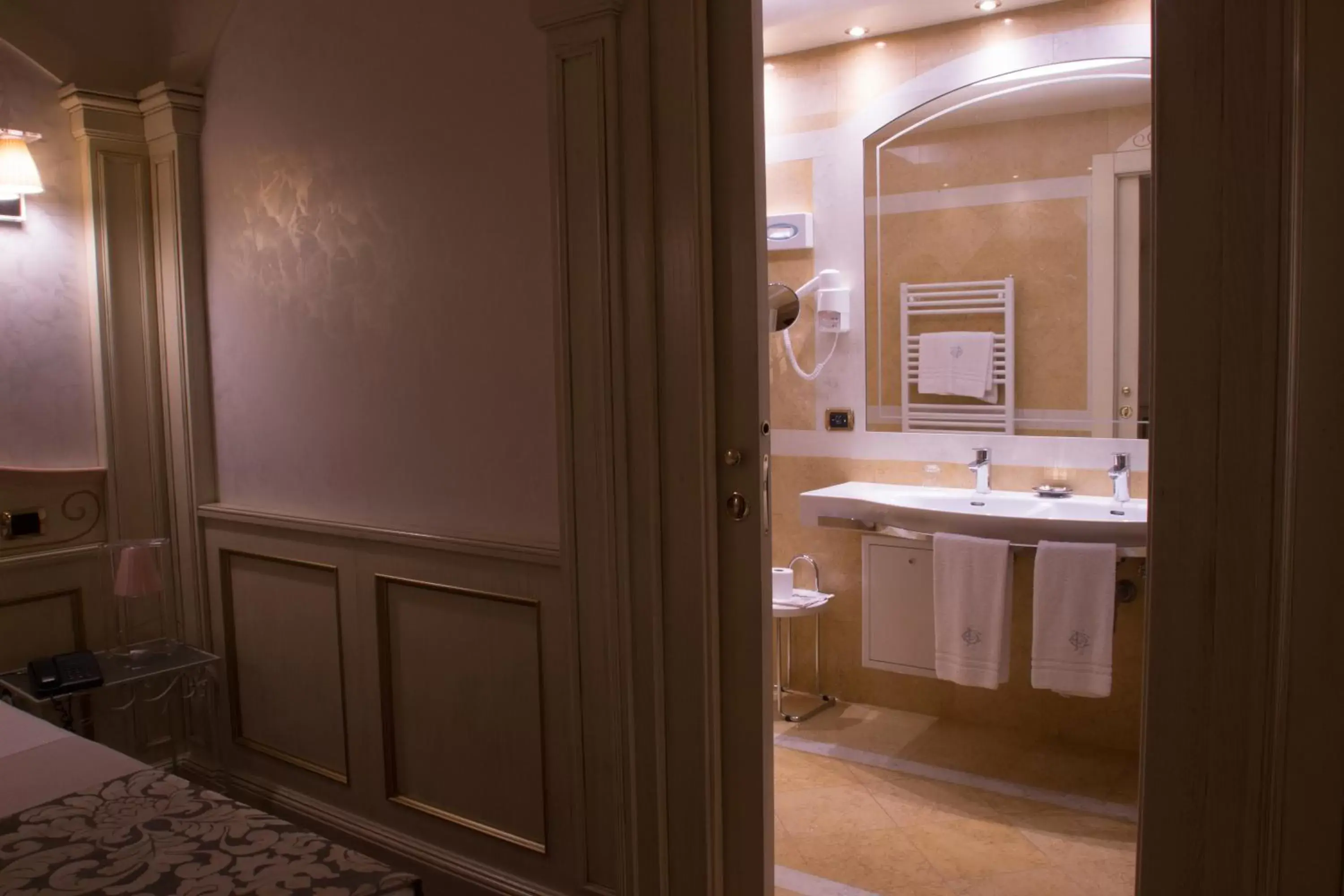 Bathroom in Hotel Colomba d'Oro