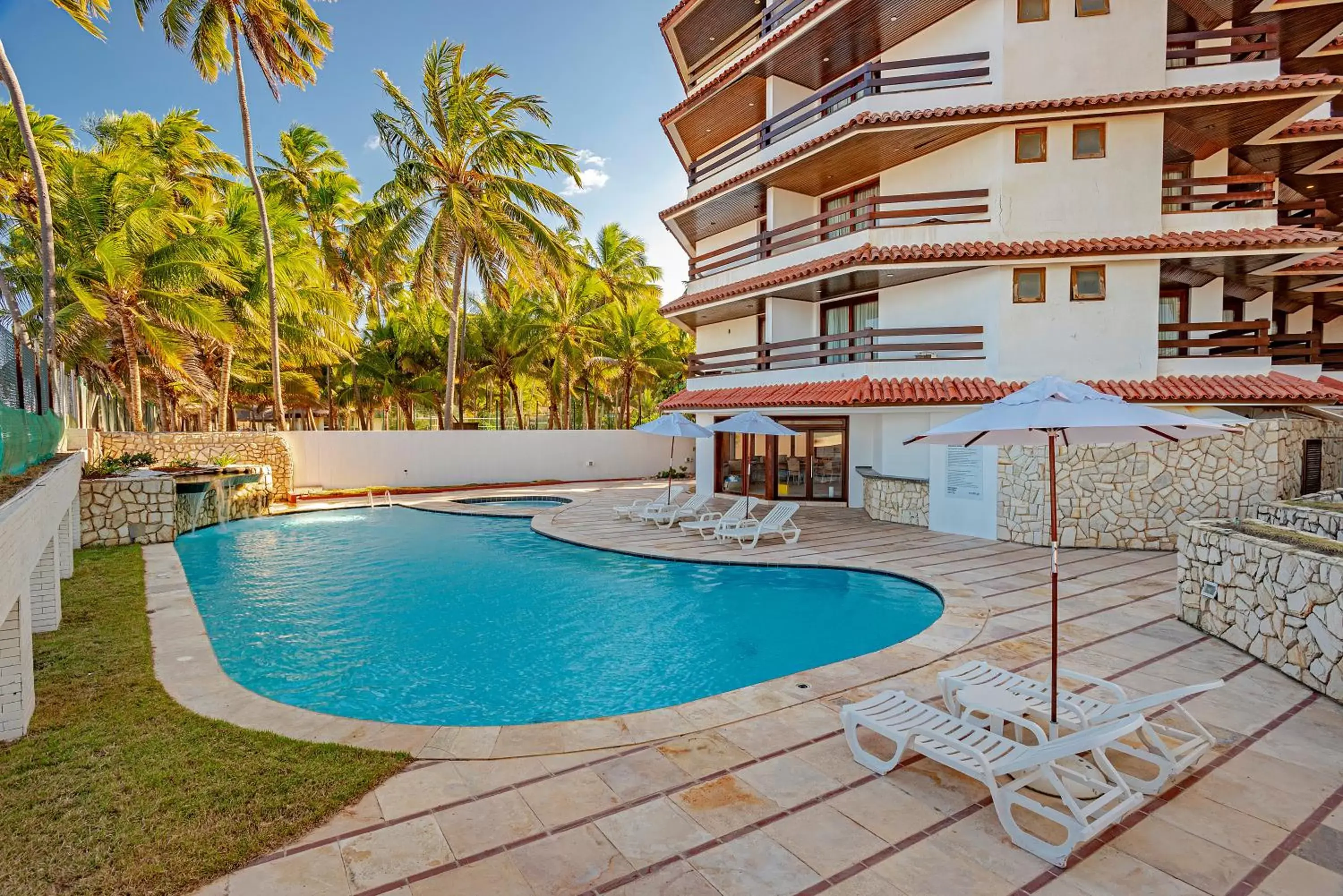 Property building, Swimming Pool in Jatiúca Suites Resort by Slaviero Hotéis