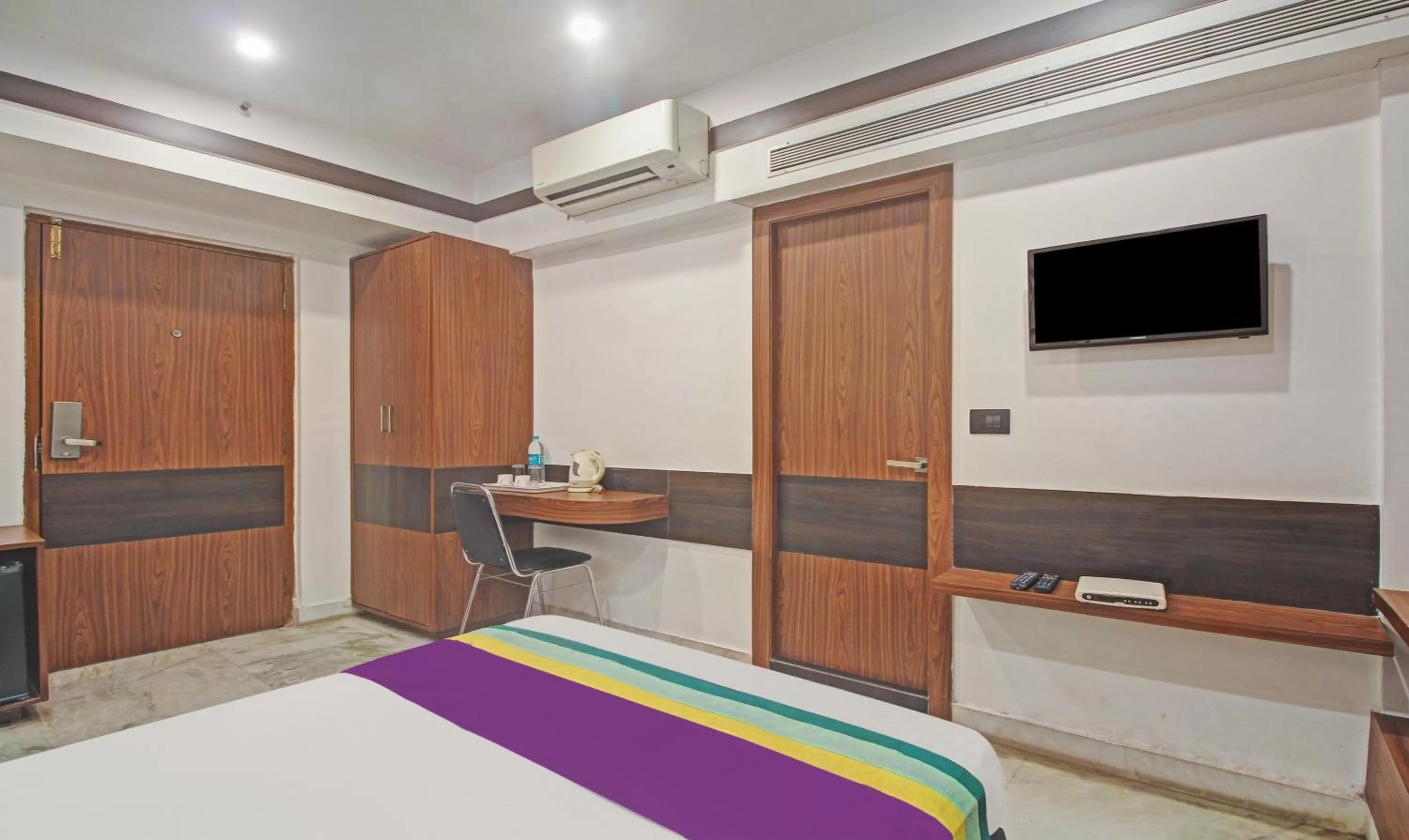 Bedroom, TV/Entertainment Center in Treebo Tryst Dee Empresa