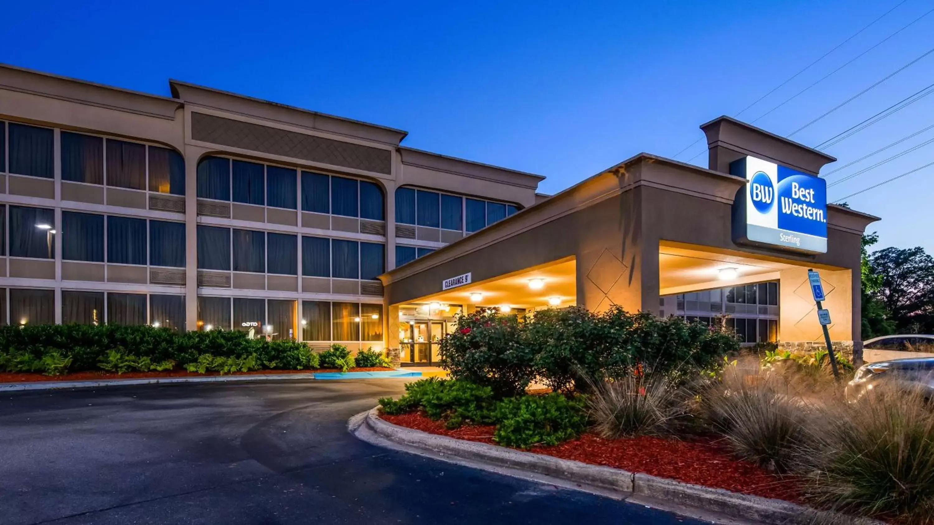 Property Building in Best Western Charlotte Airport Lower South End Hotel