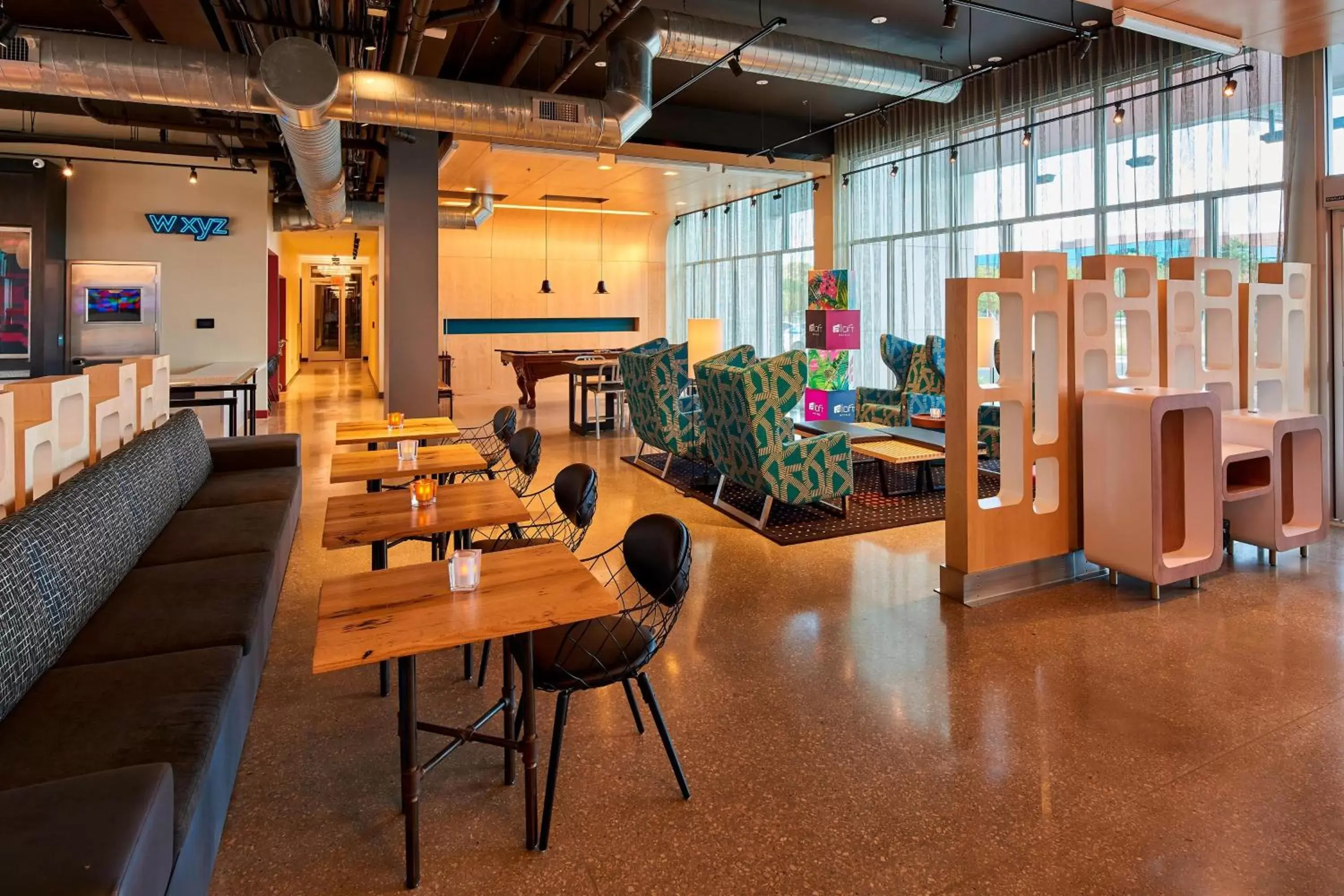 Restaurant/Places to Eat in Aloft Cleveland Airport