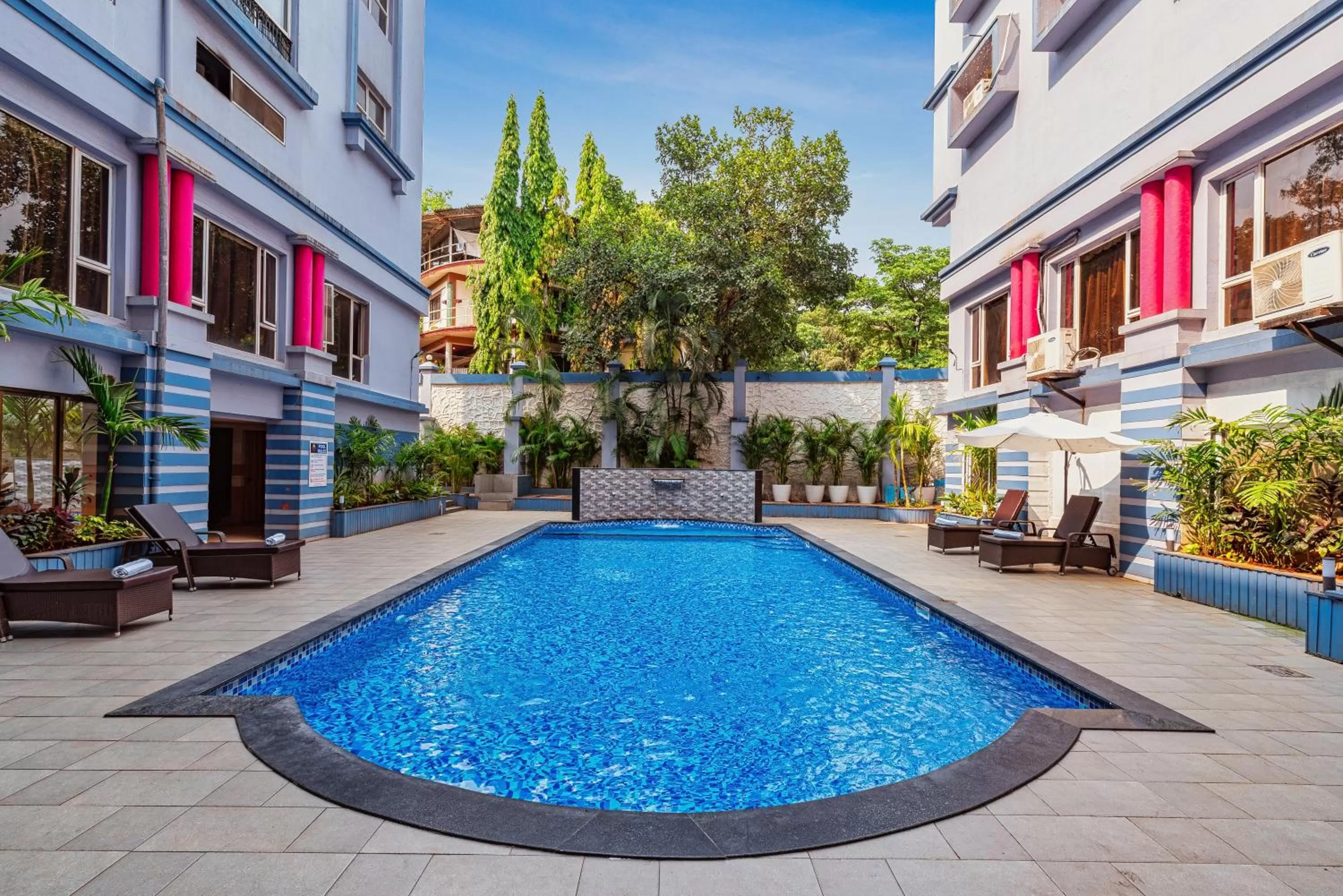 Swimming pool in Mayur Retreat & Spa