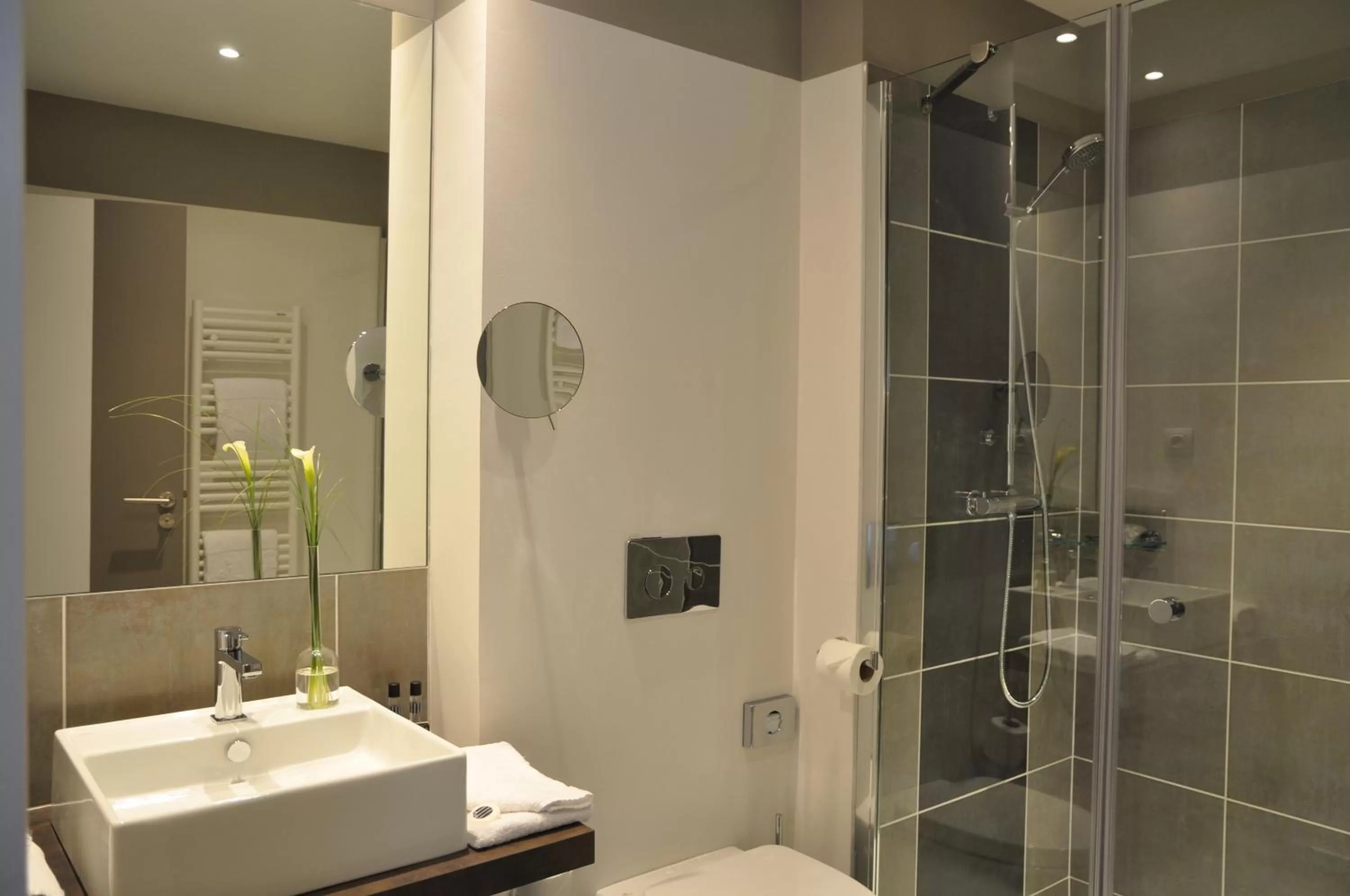 Bathroom in Les 3 Lieux - Hôtel, Restaurant, Espace sensoriel