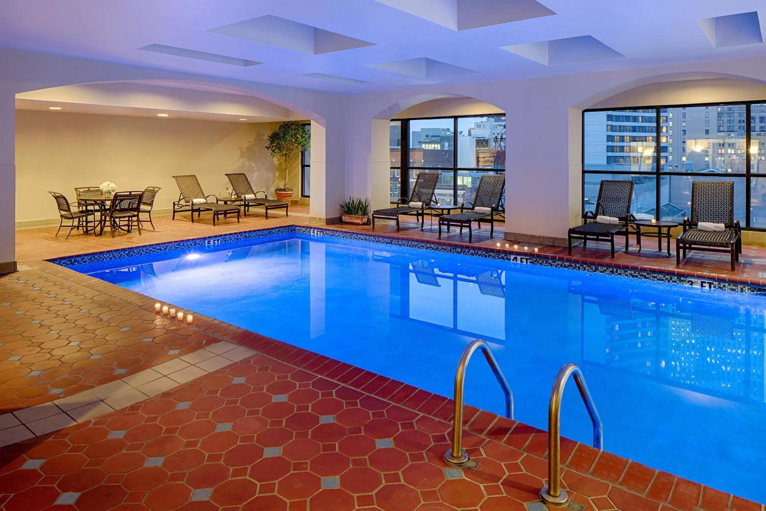 Swimming pool in Wyndham New Orleans French Quarter