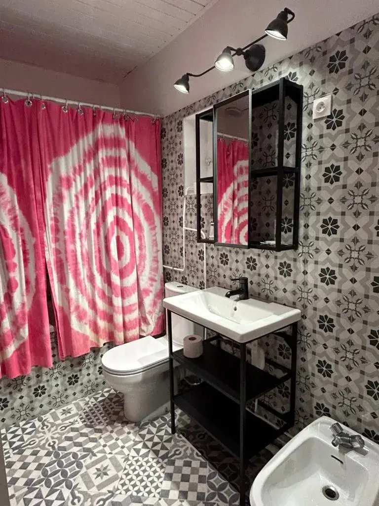 Bathroom in Hôtel de la Croix-Rousse