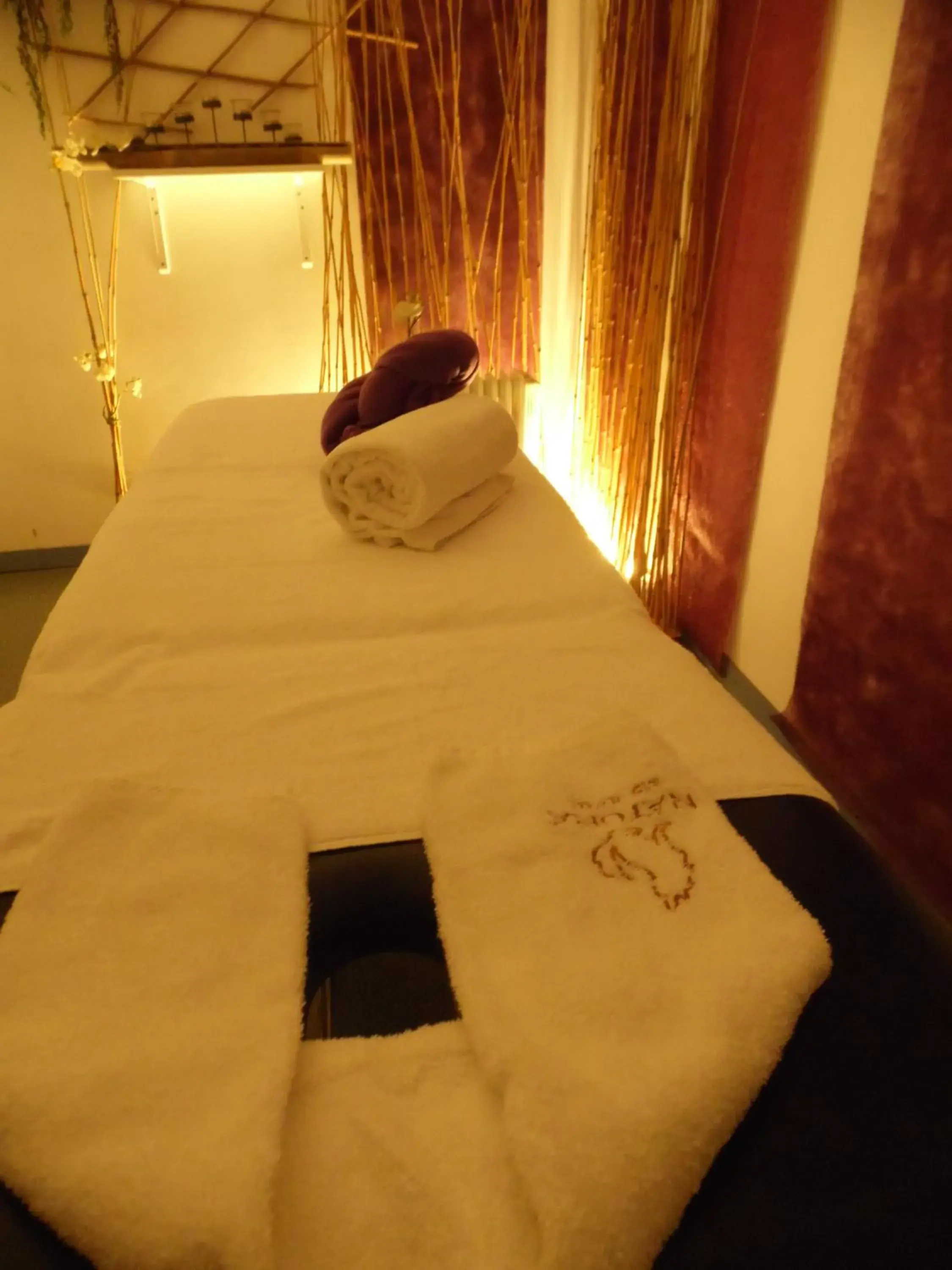 Massage, Bed in Hotel Lusitania Congress & Spa