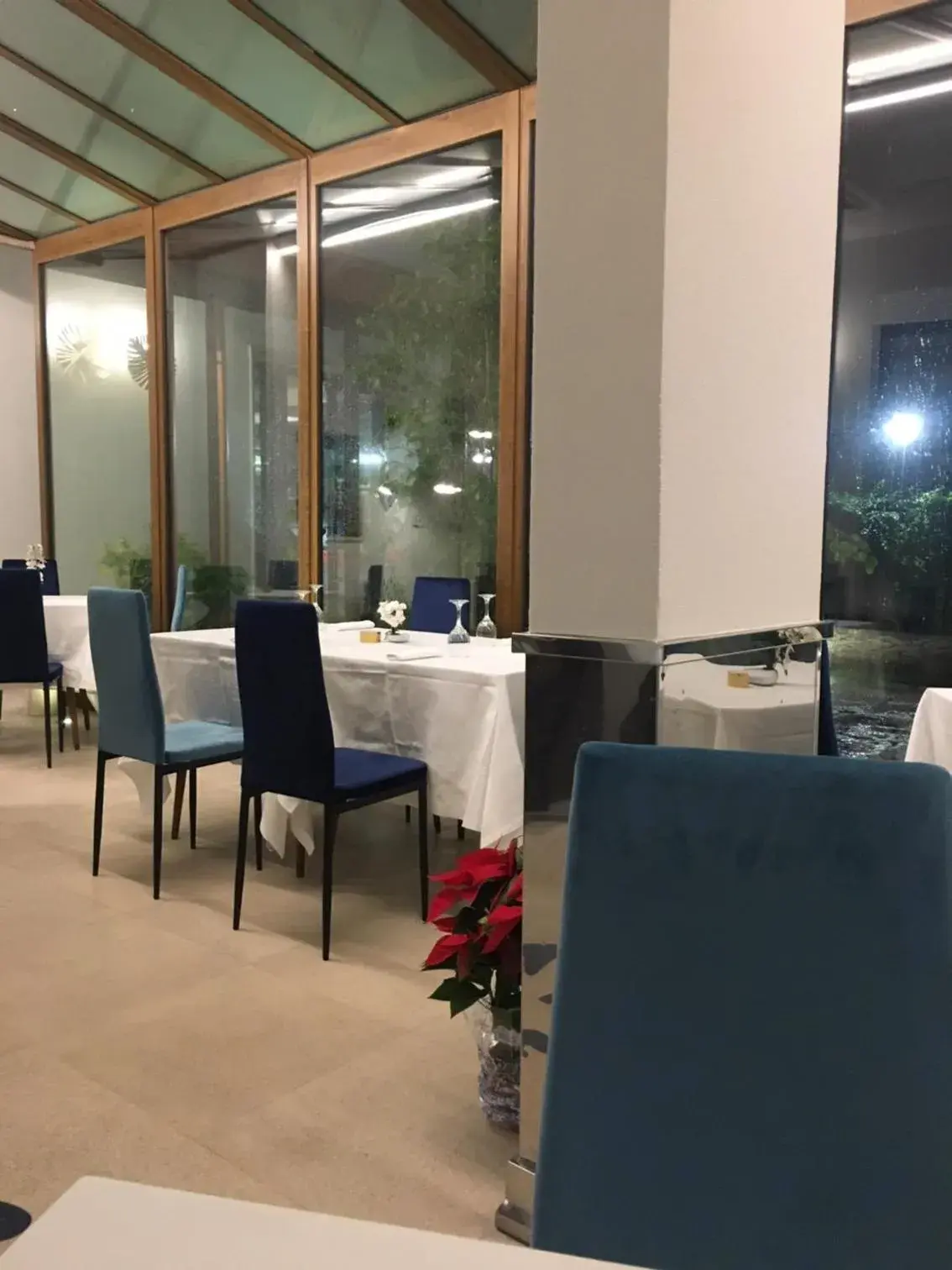 Restaurant/places to eat in Panorama Hotel Restaurant/places to eat in Panorama Hotel