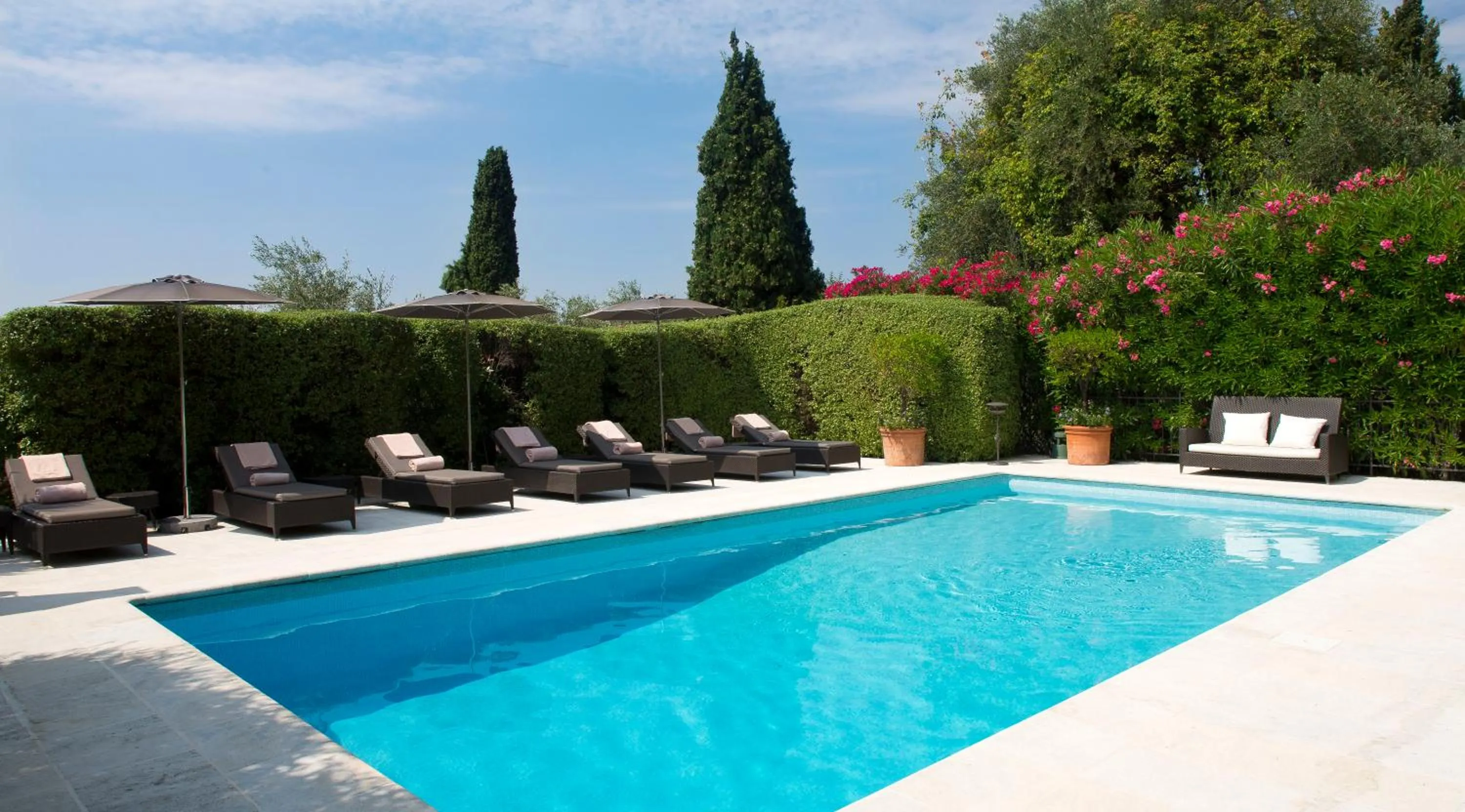 Swimming pool in Bastide Saint Antoine - Relais & Châteaux