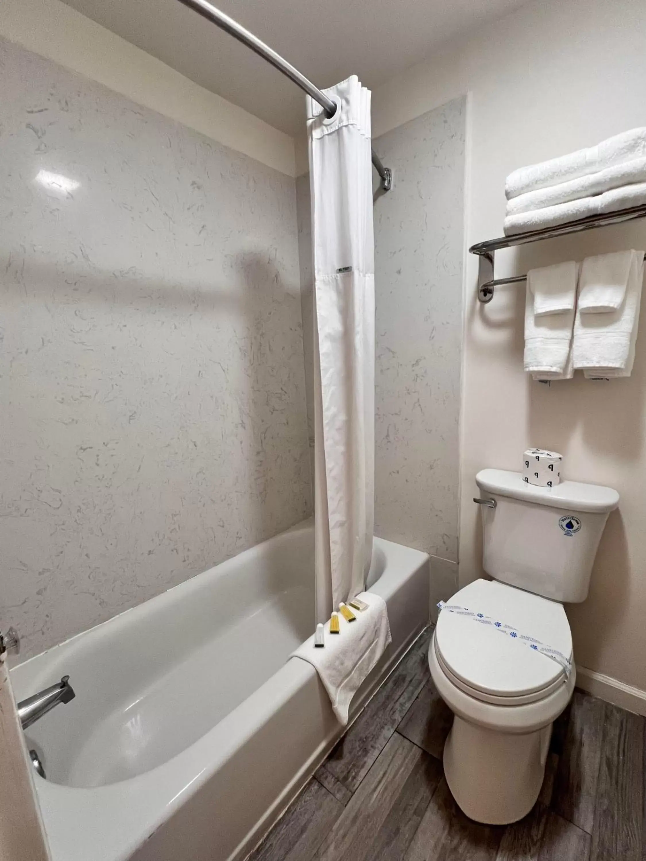 Howard Johnson by Wyndham Downtown Reno Howard Johnson by Wyndham Downtown Reno