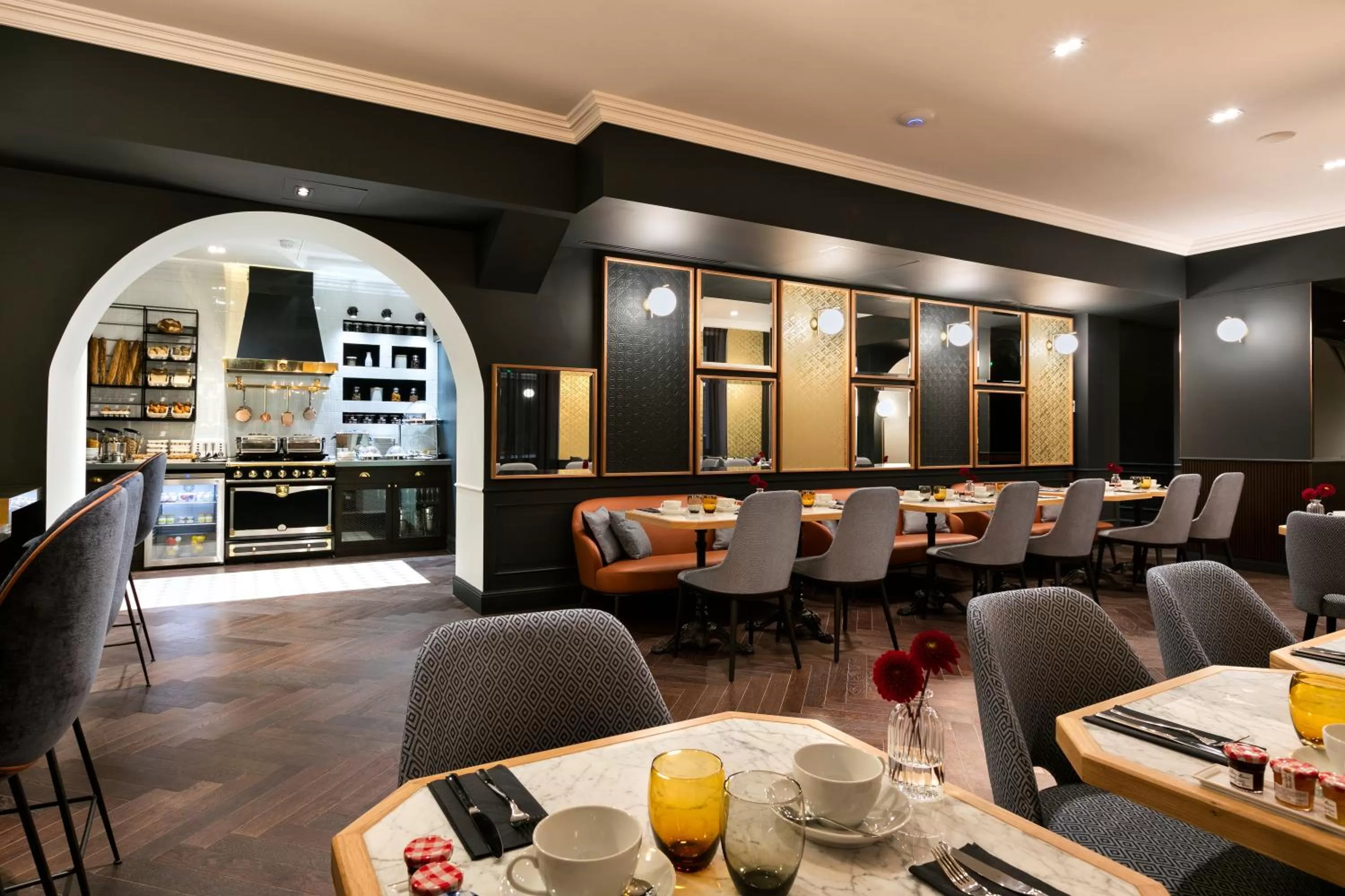 Restaurant/places to eat in Hôtel Square Louvois