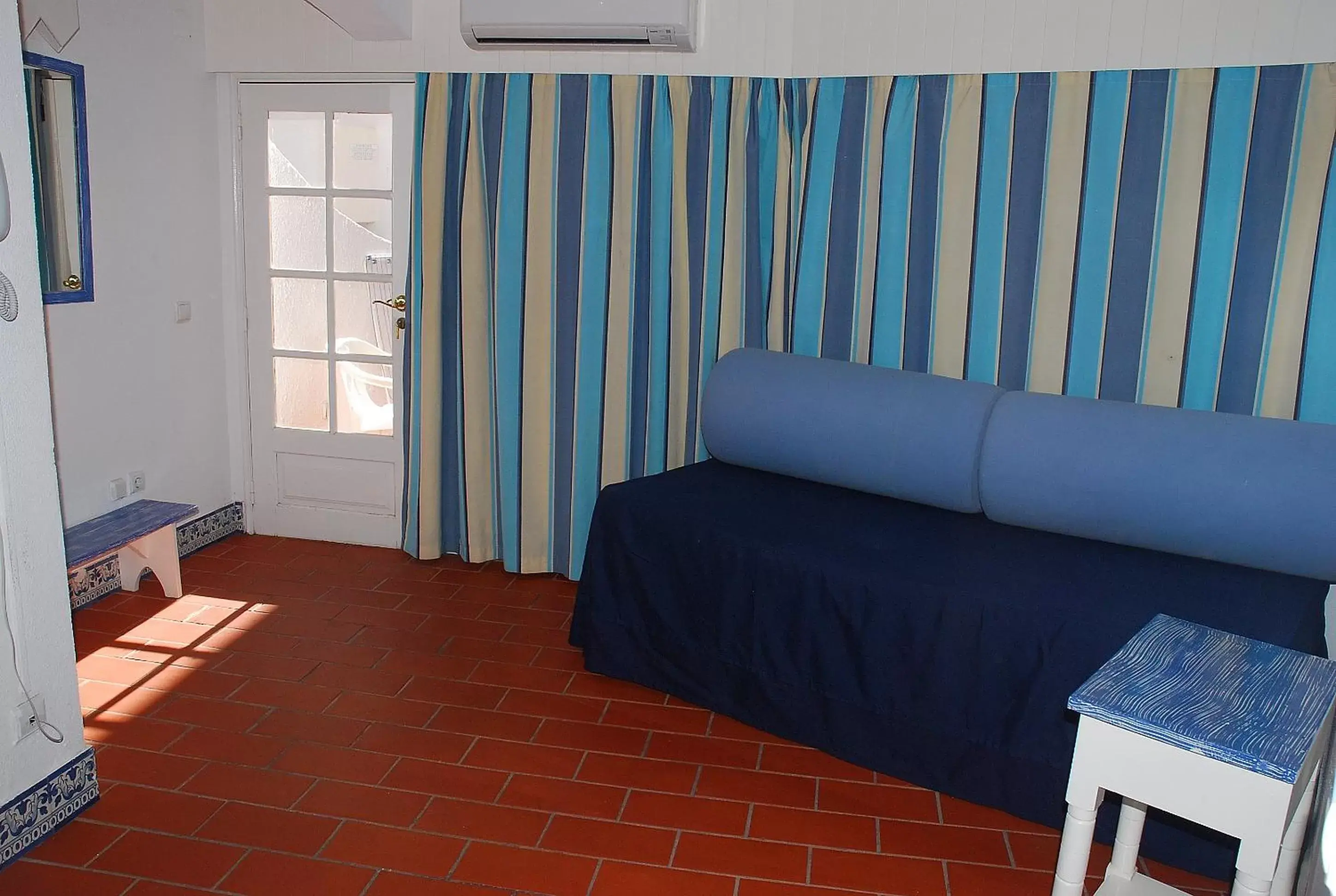 Bed, Seating Area in Apartamentos Turisticos Soldoiro